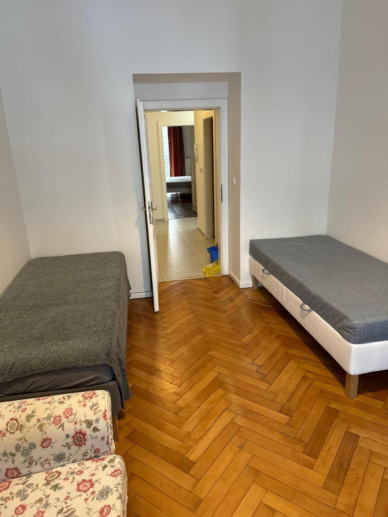 Spacious 2 Bedroom With Terrace Apartment *