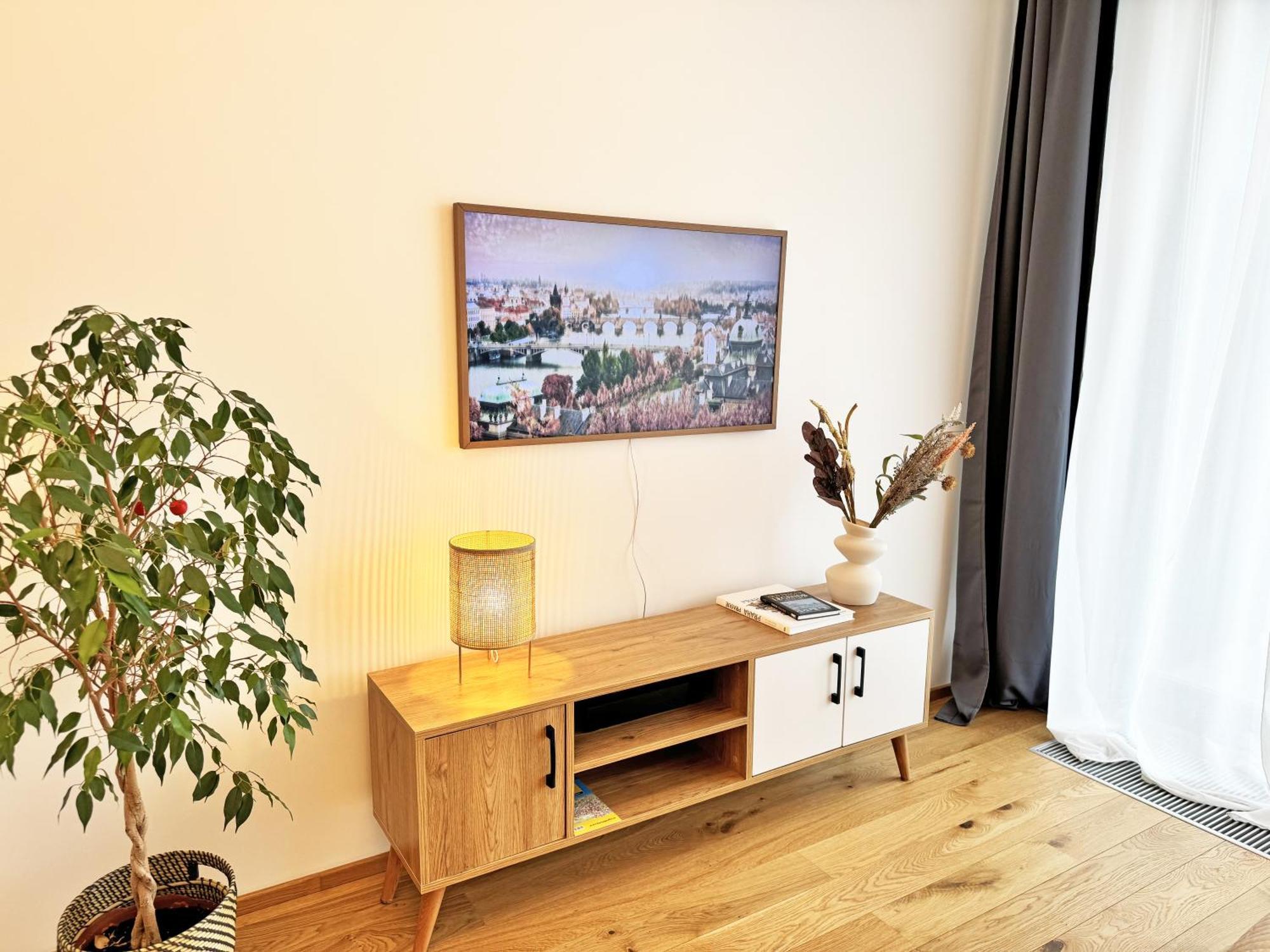 New Studio, King Bed, Free Parking, Terrace * Prag