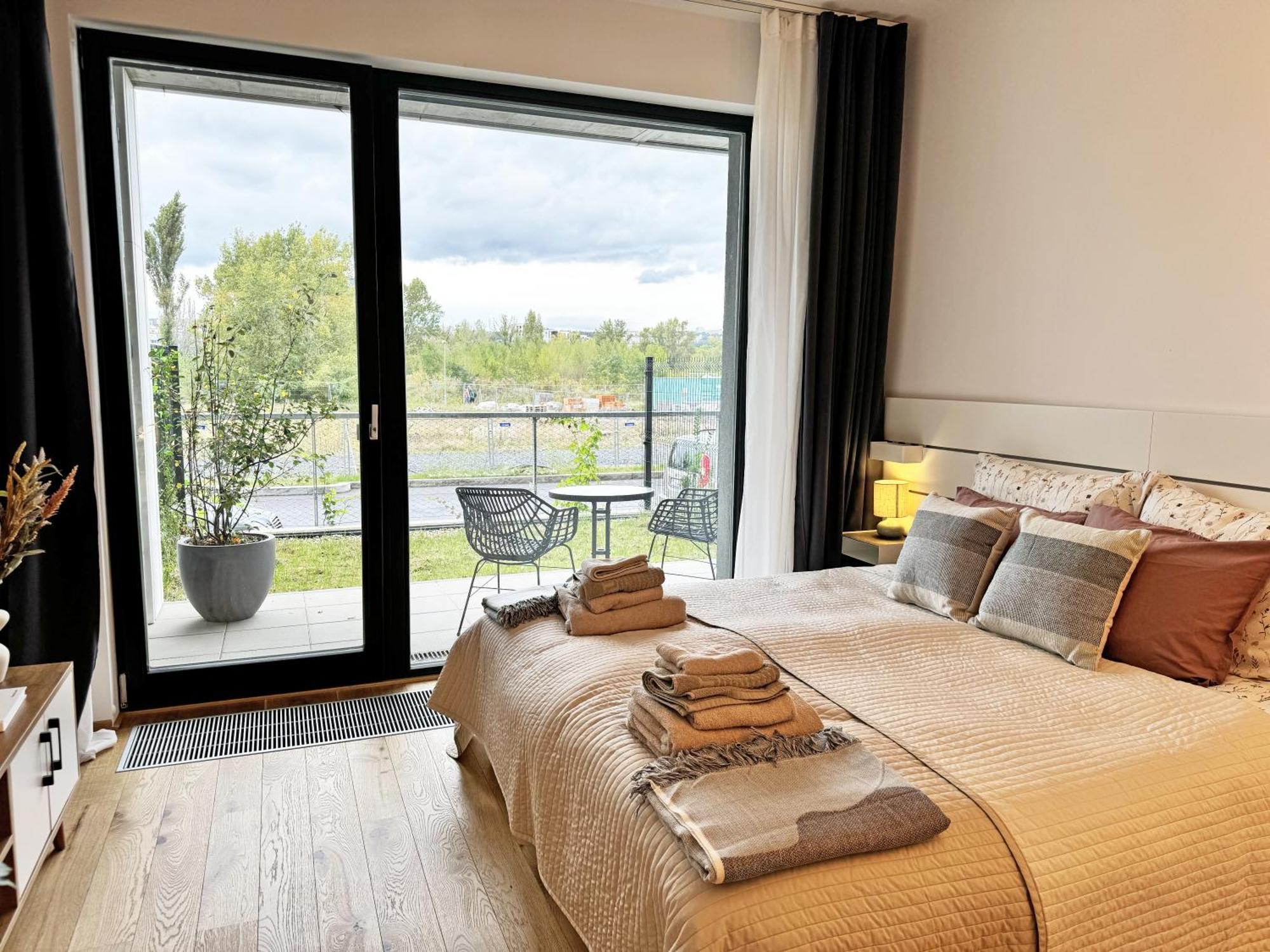 New Studio, King Bed, Free Parking, Terrace Lägenhet