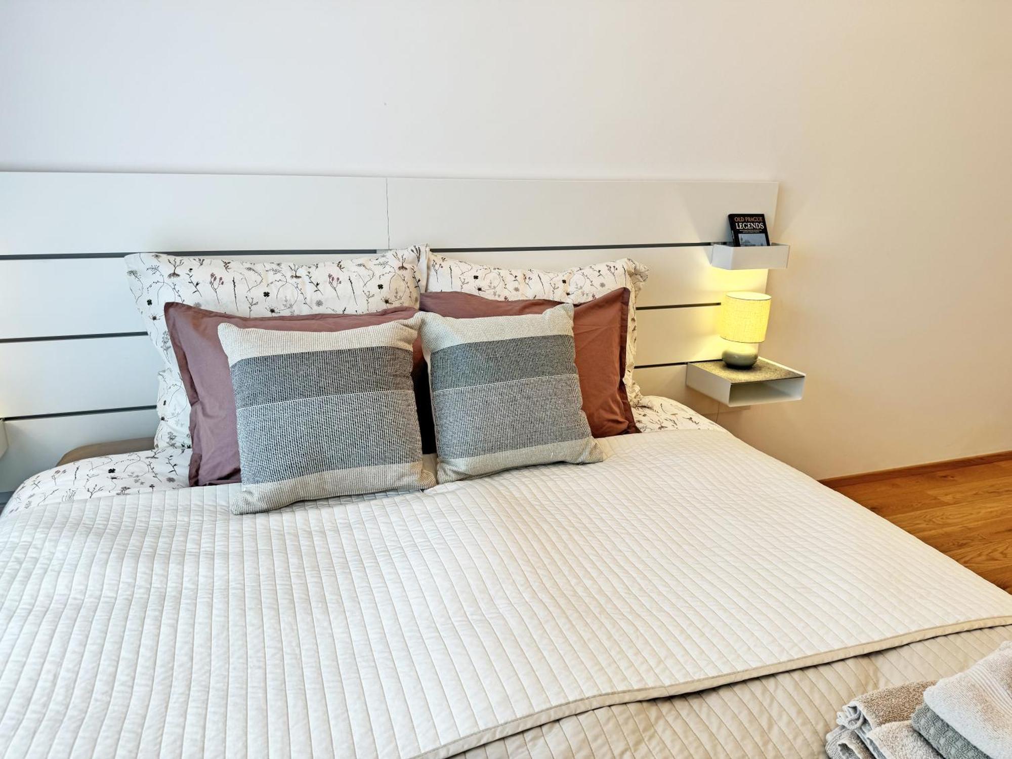 New Studio, King Bed, Free Parking, Terrace Lägenhet *