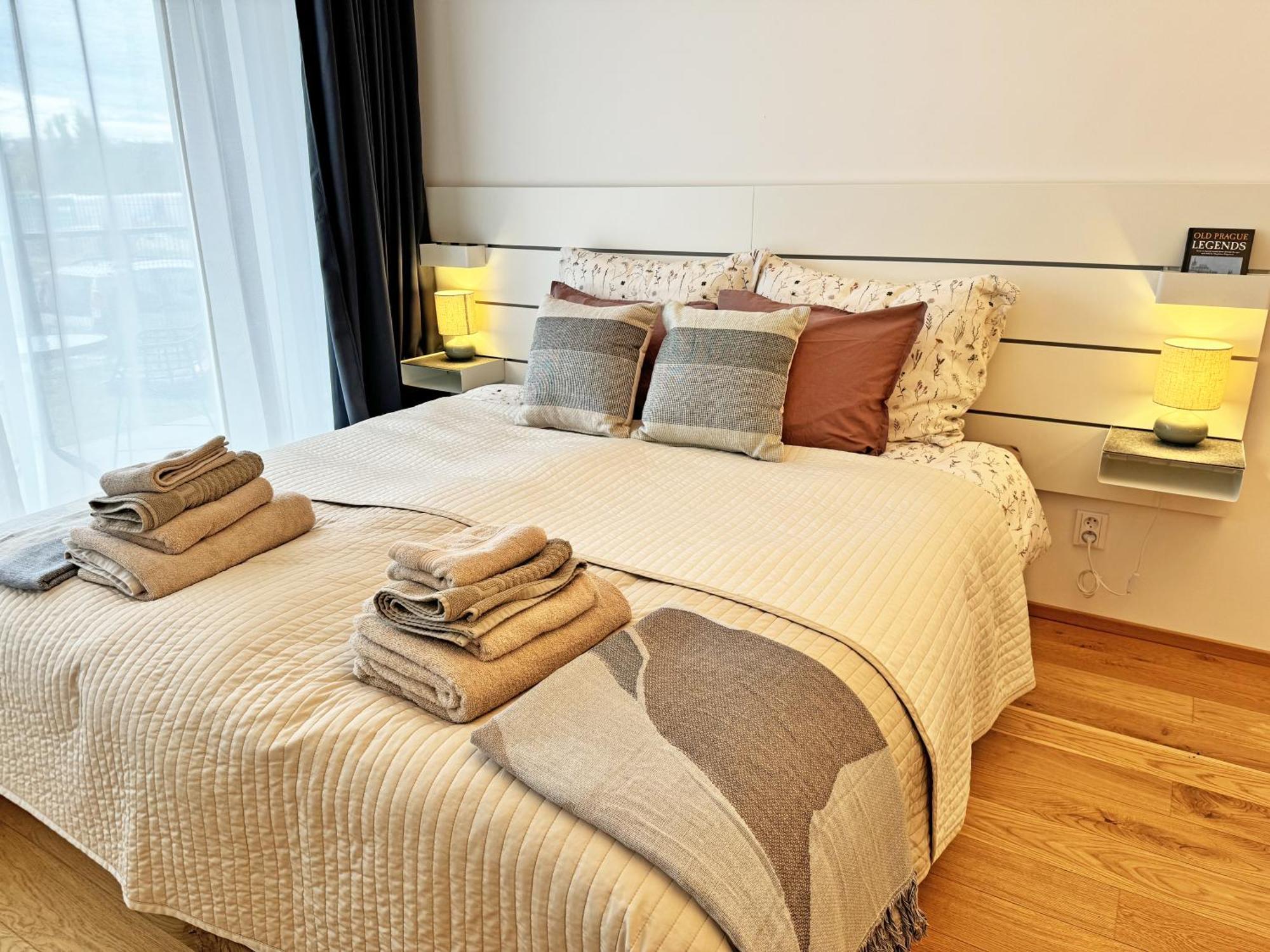 New Studio, King Bed, Free Parking, Terrace Lägenhet Prag