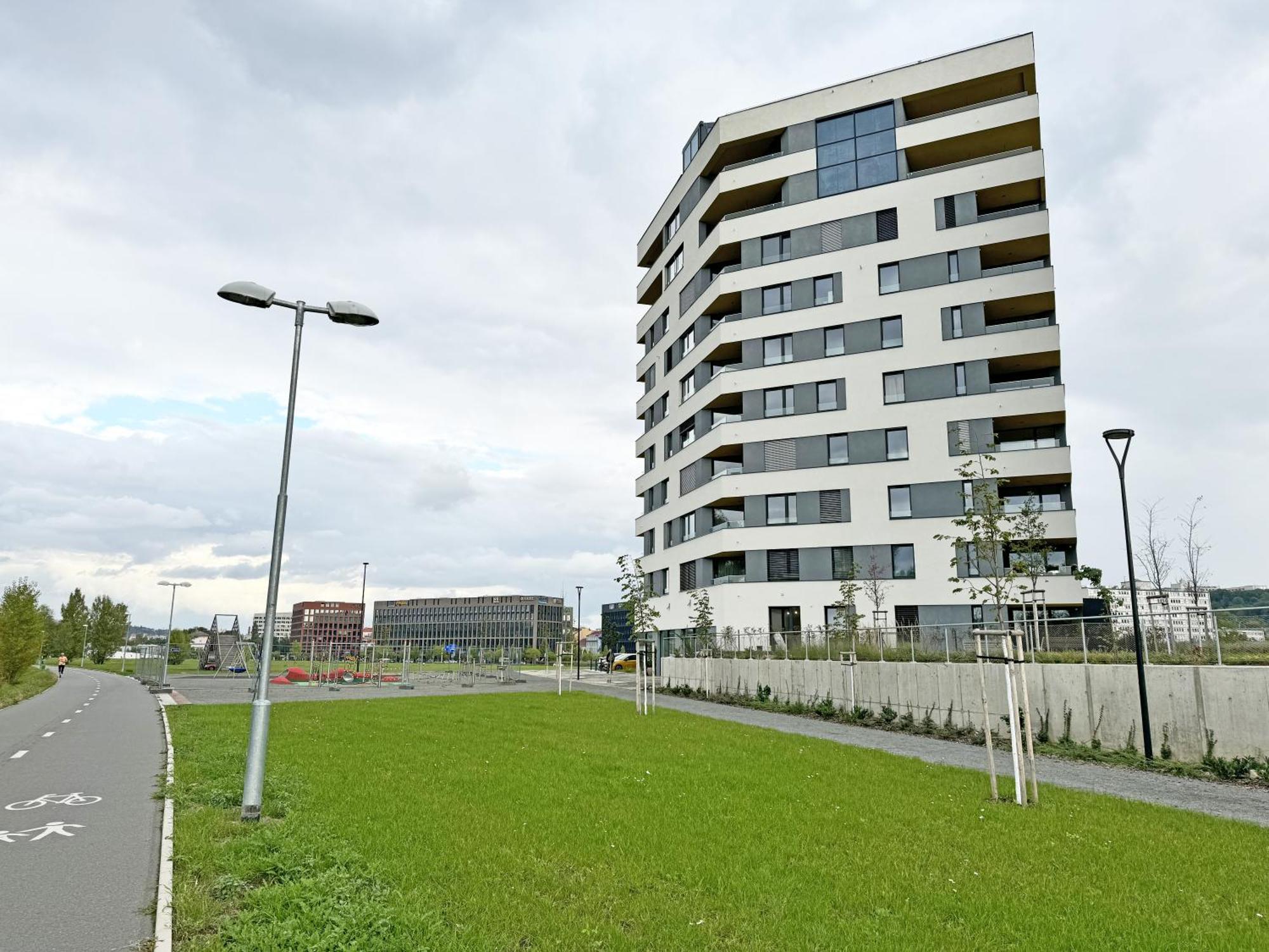 New Studio, King Bed, Free Parking, Terrace Prag