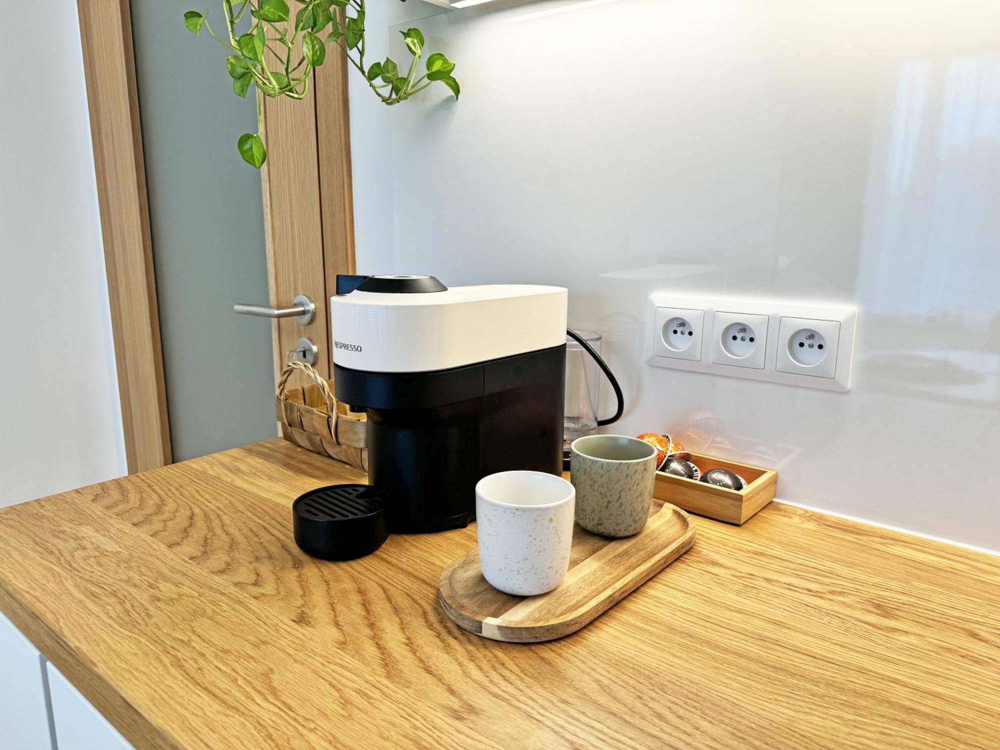 Apartment New Studio, King Bed, Free Parking, Terrace
