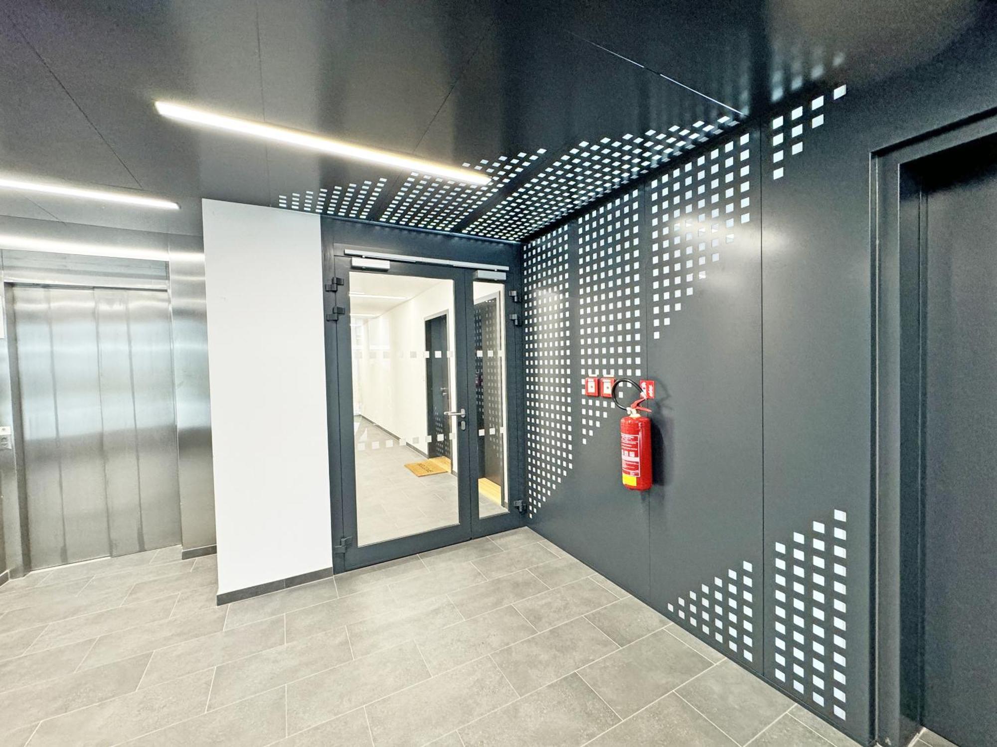 New Studio, King Bed, Free Parking, Terrace * Prague