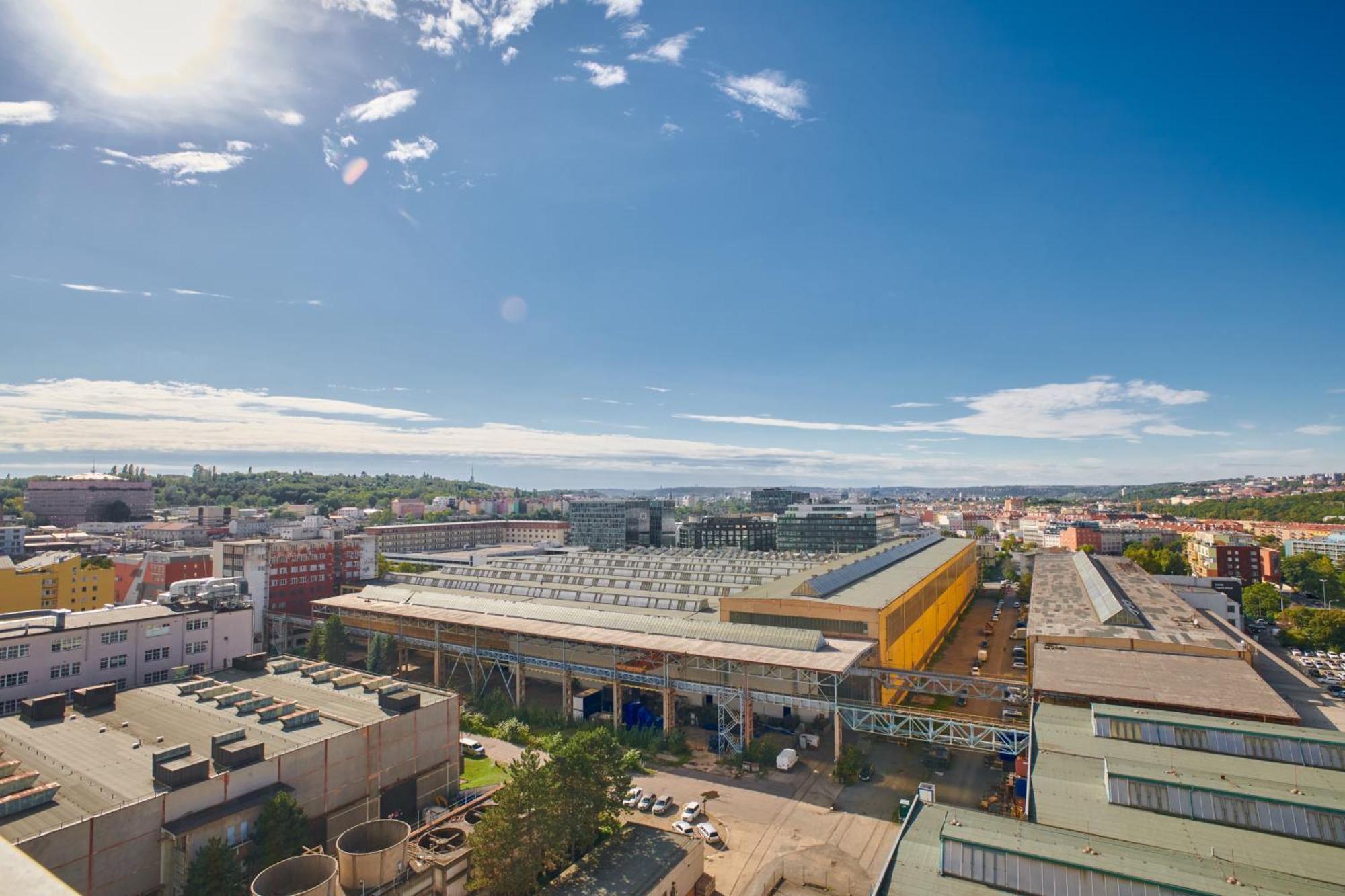 High-sky O2 Arena With Garage Parking And Ac Apartment *