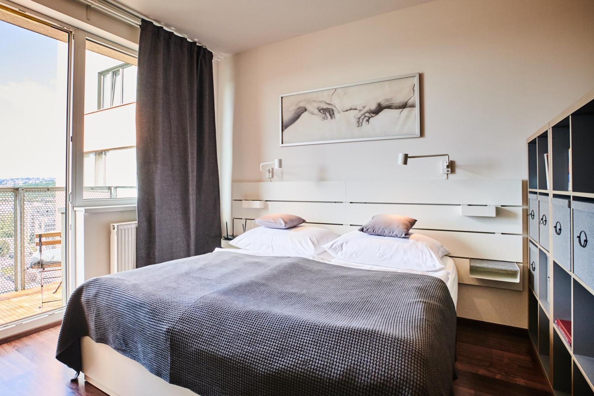 High-sky O2 Arena With Garage Parking And Ac Apartment Prag