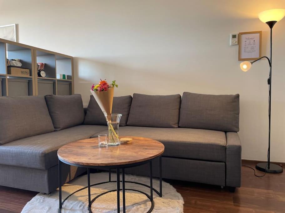 High-sky O2 Arena With Garage Parking And Ac Apartment