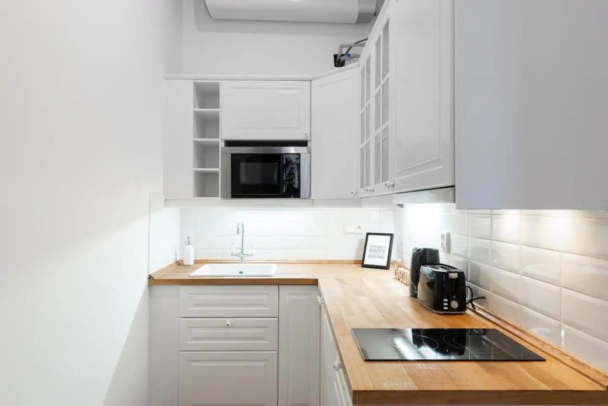 Metropolitan With Amenities Apartment
