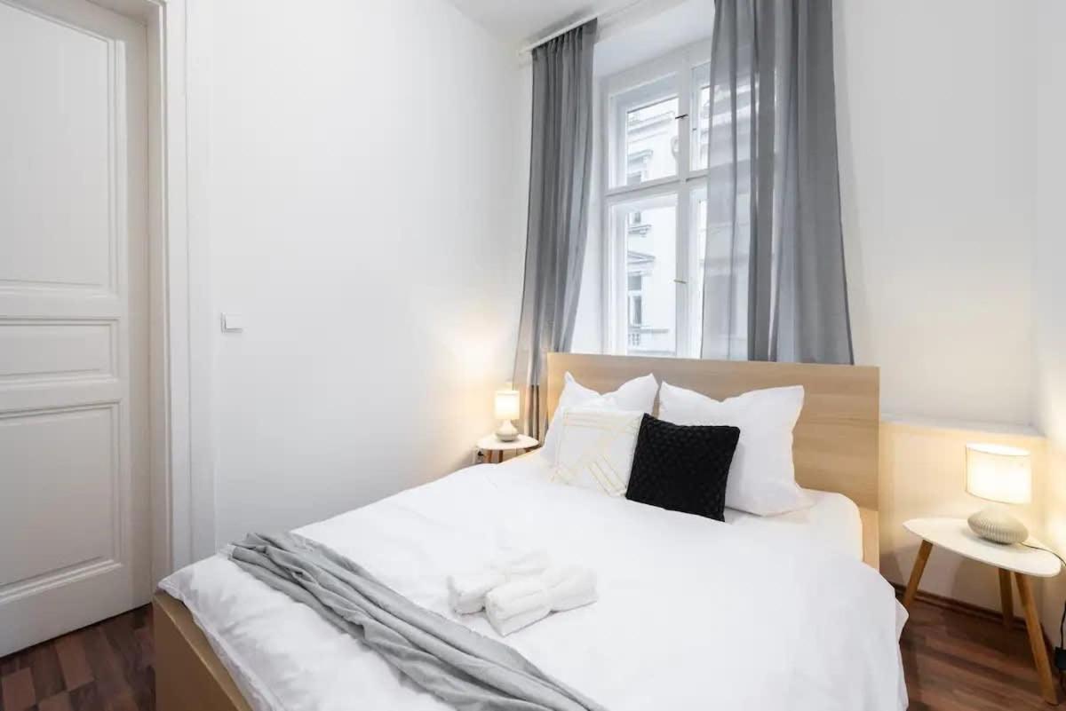 Metropolitan With Amenities Prague