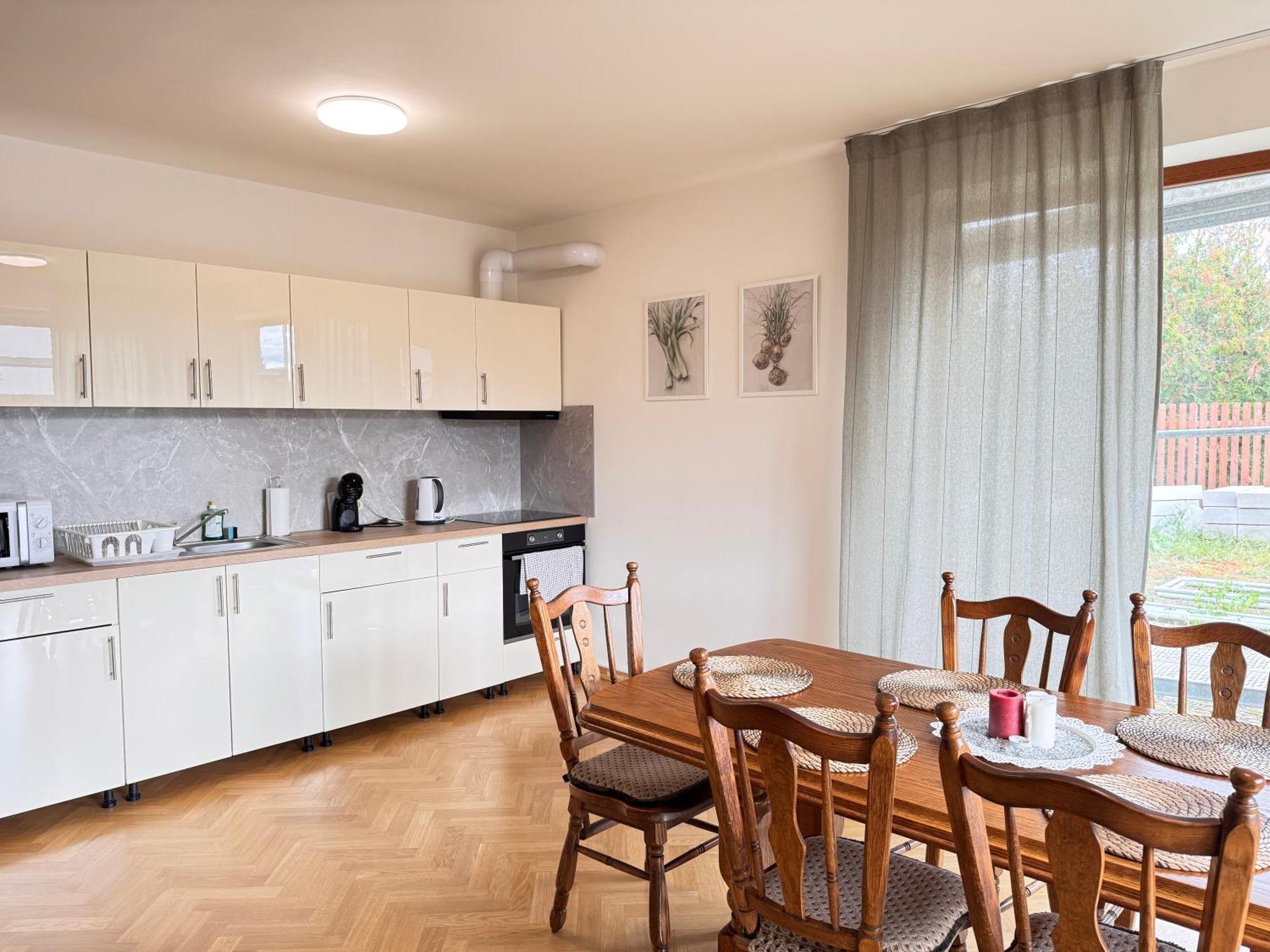 Familyvilla, New 4 Luxury Big Apartments, Parking Apartment Prag