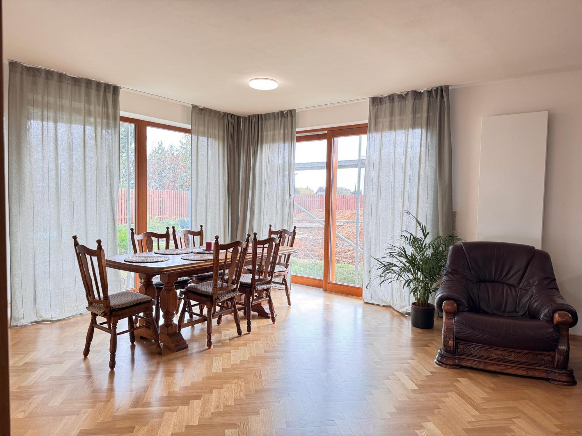 Familyvilla, New 4 Luxury Big Apartments, Parking * Prag