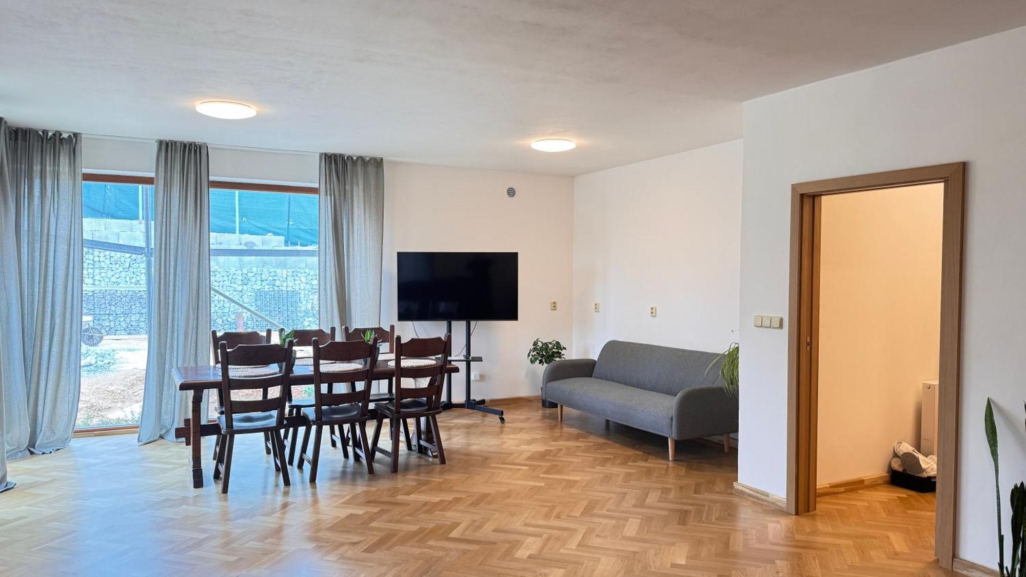 Familyvilla, New 4 Luxury Big Apartments, Parking Apartment *