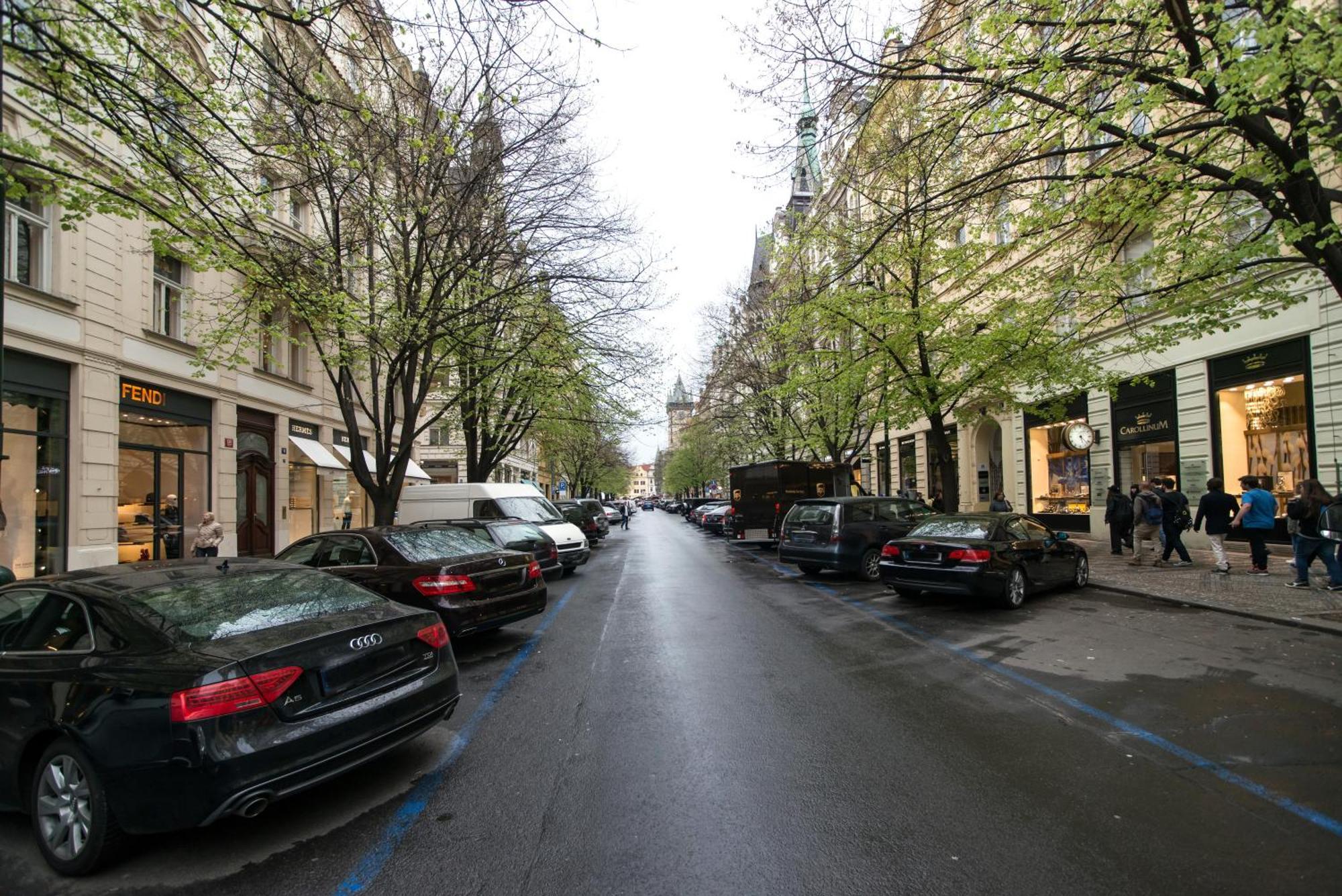 Luxurious Two-bedroom In The Old Town *