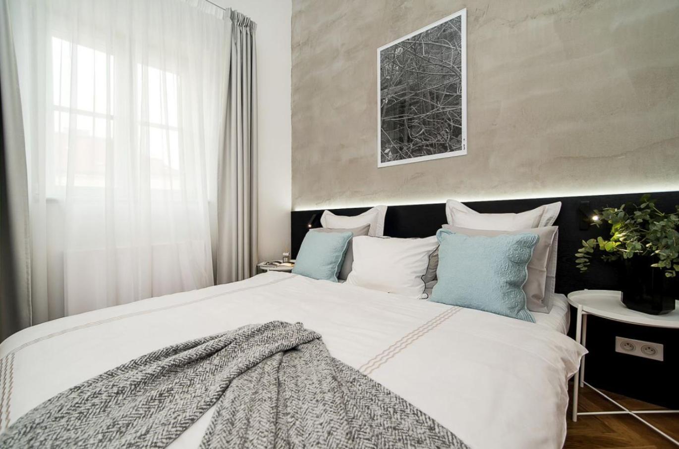 Large And Modern In The Heart Of Prag