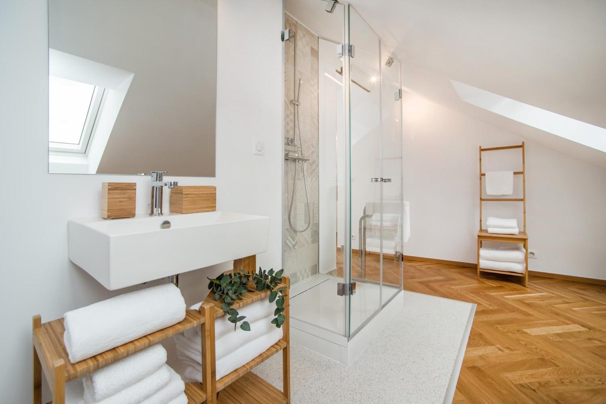 Apartment Large And Modern In The Heart Of Prag