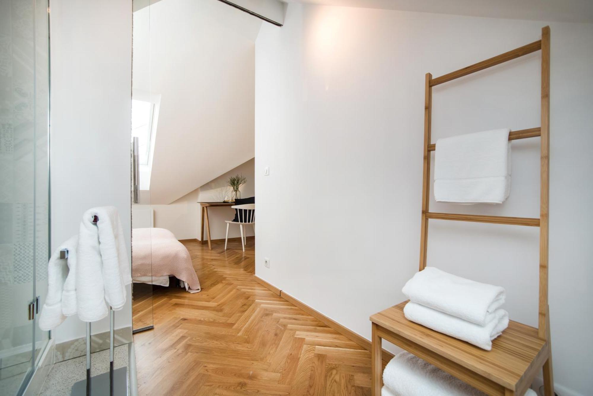 Large And Modern In The Heart Of Apartment