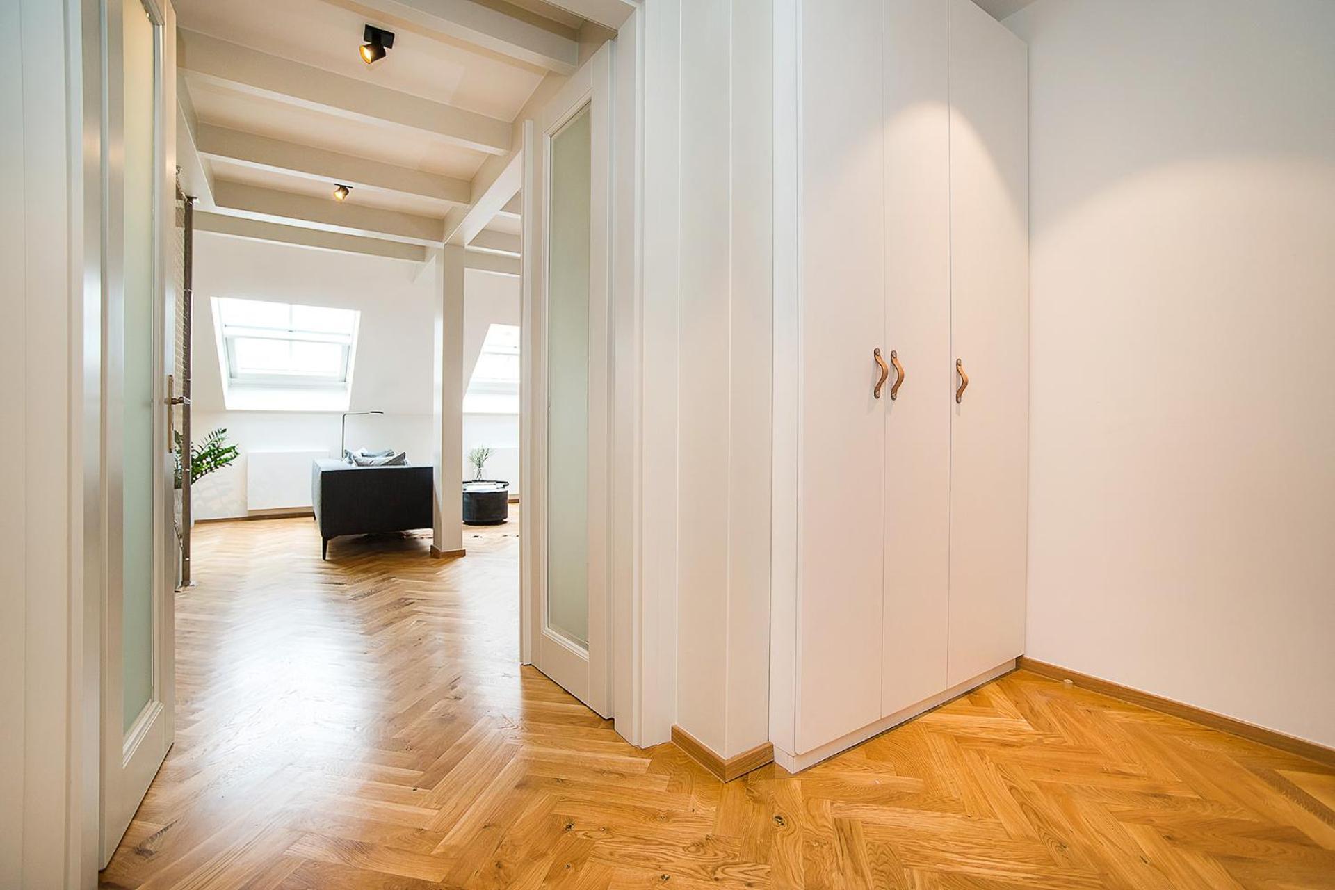 Large And Modern In The Heart Of Apartment