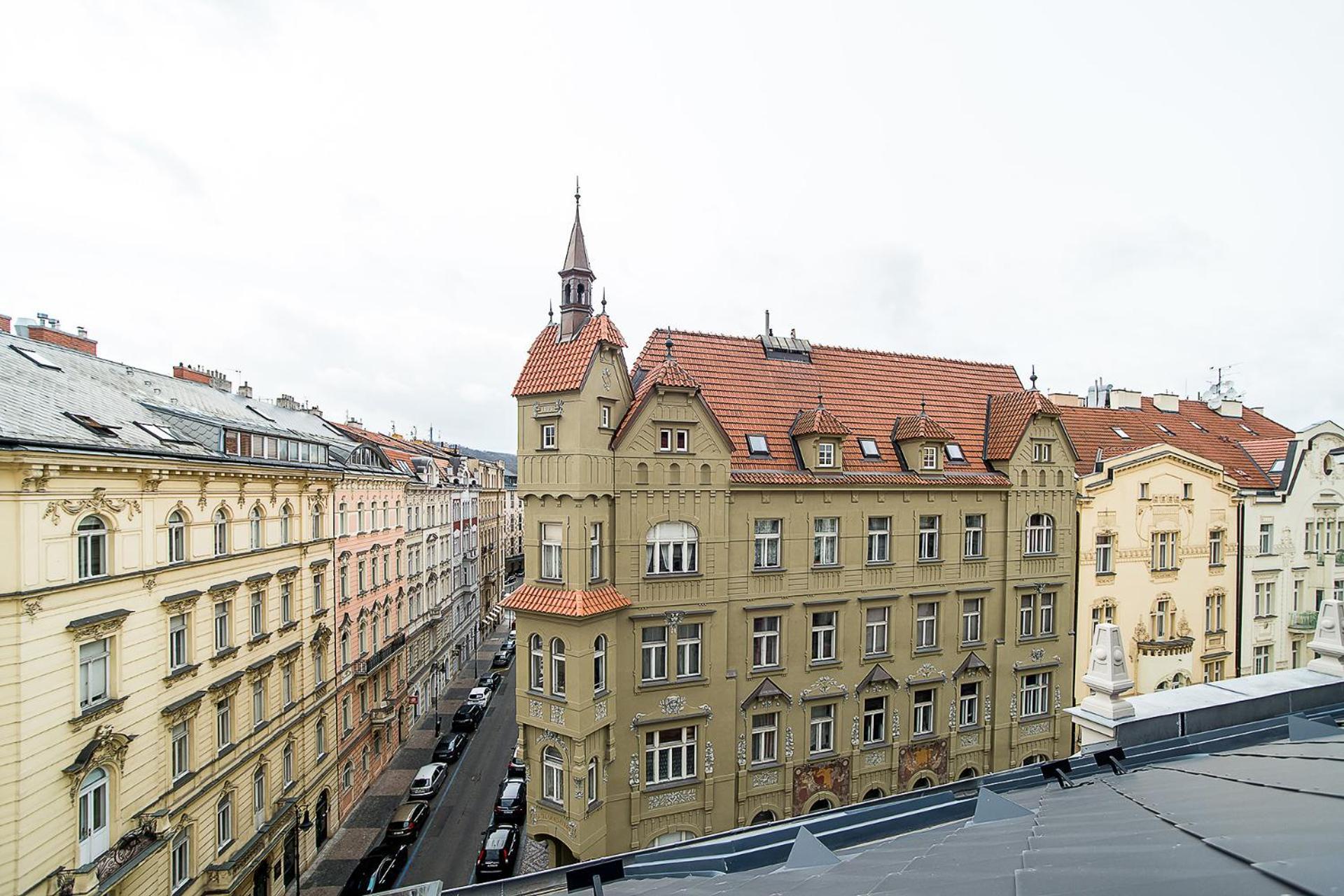 Large And Modern In The Heart Of *