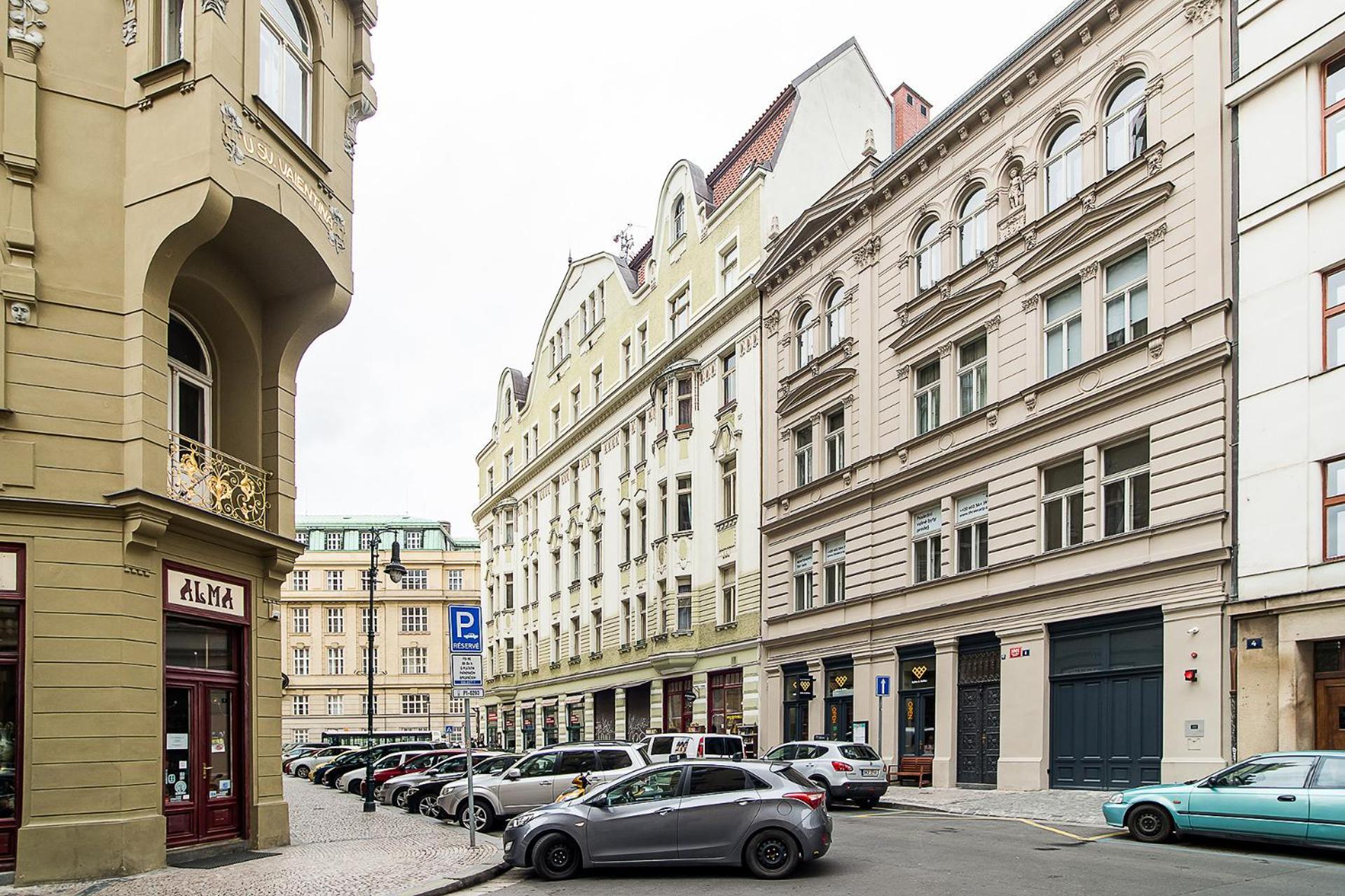Apartment Large And Modern In The Heart Of Prag