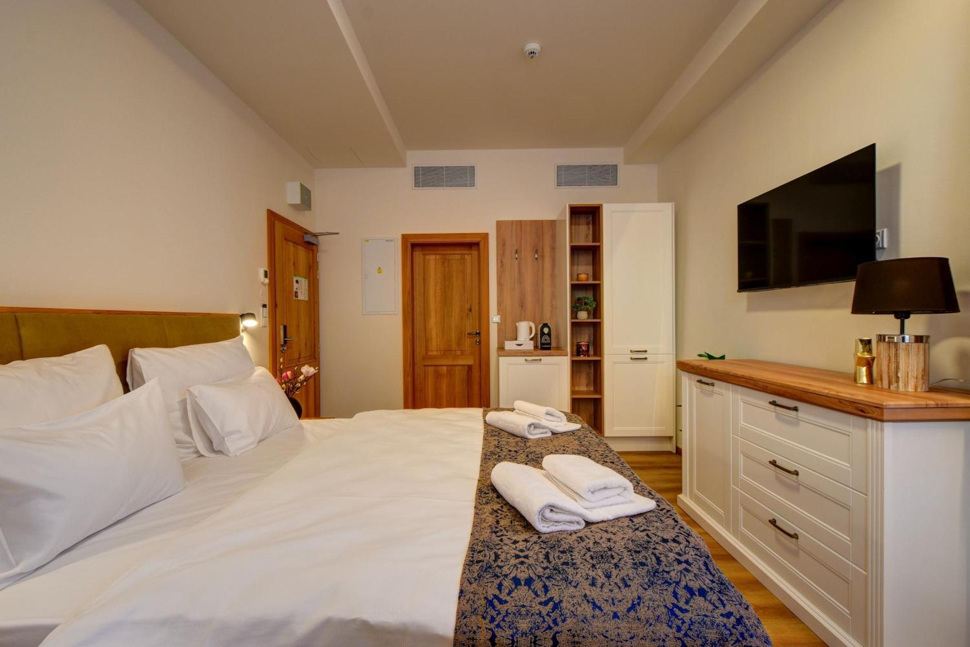 Karlova 4*