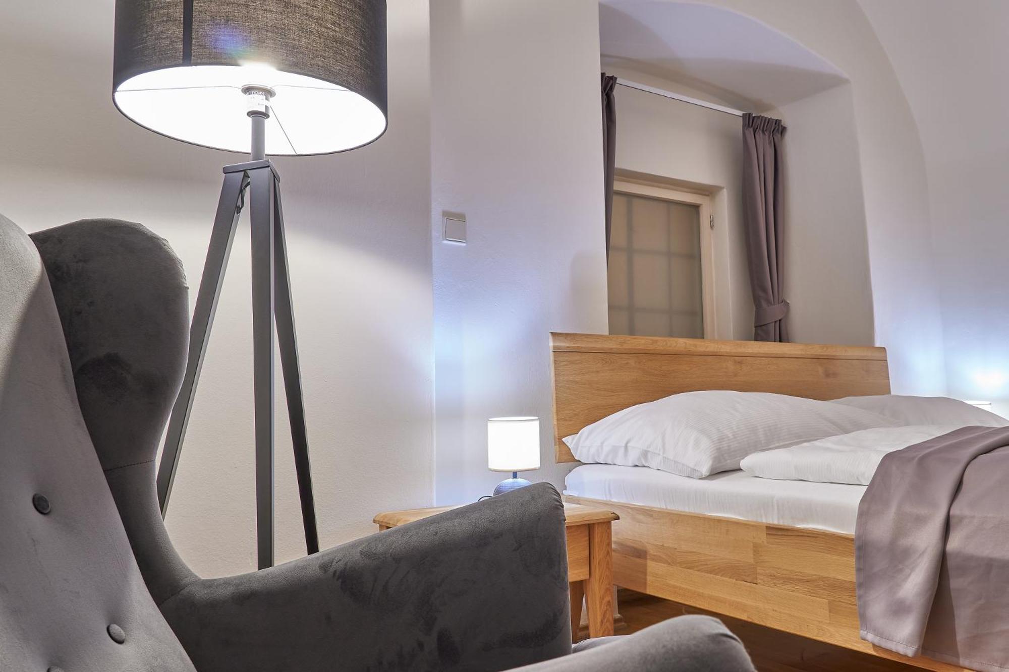 Hotell U 3 Pstrosu Prag