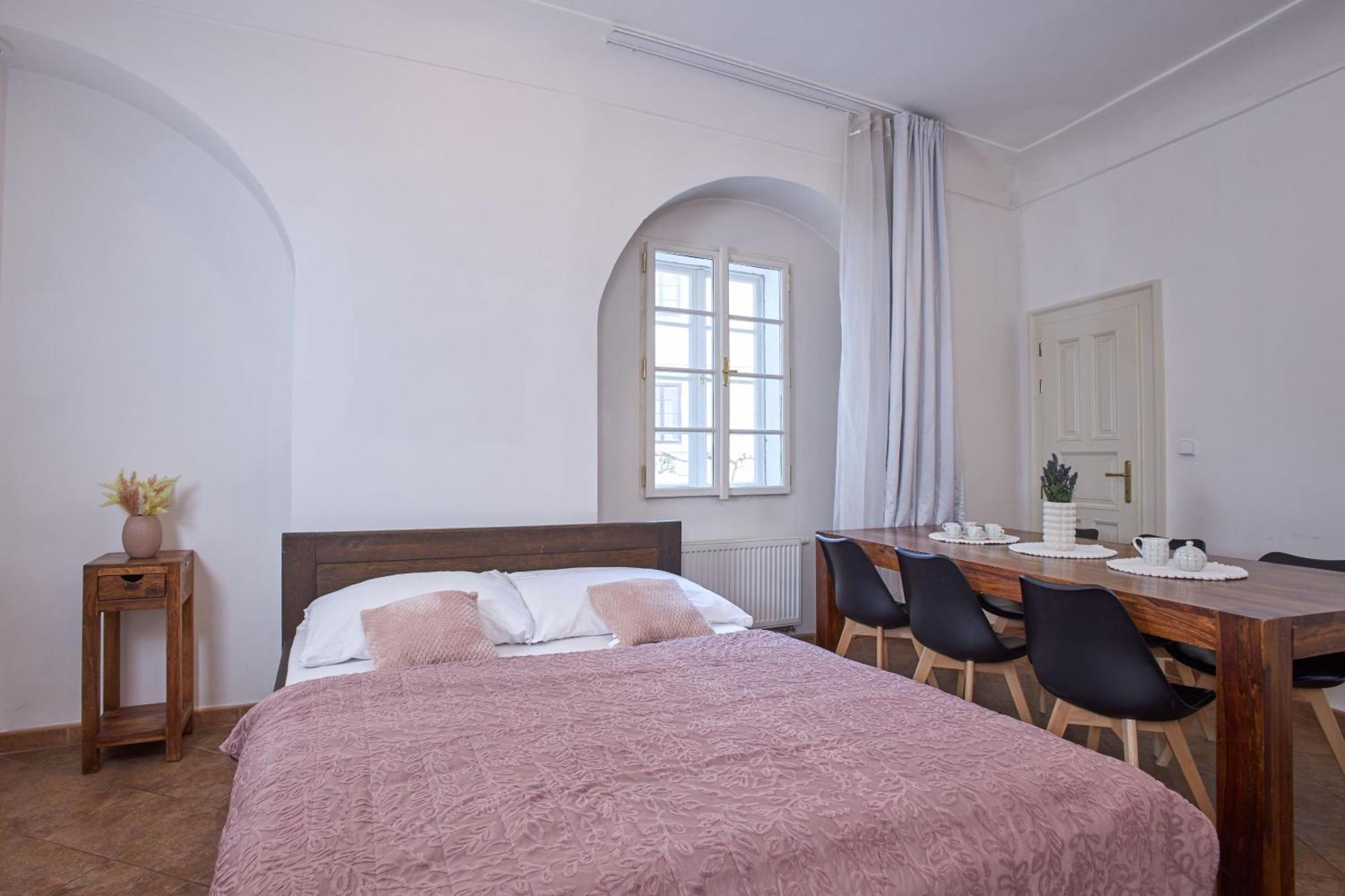 Charles Bridge Aparthotel