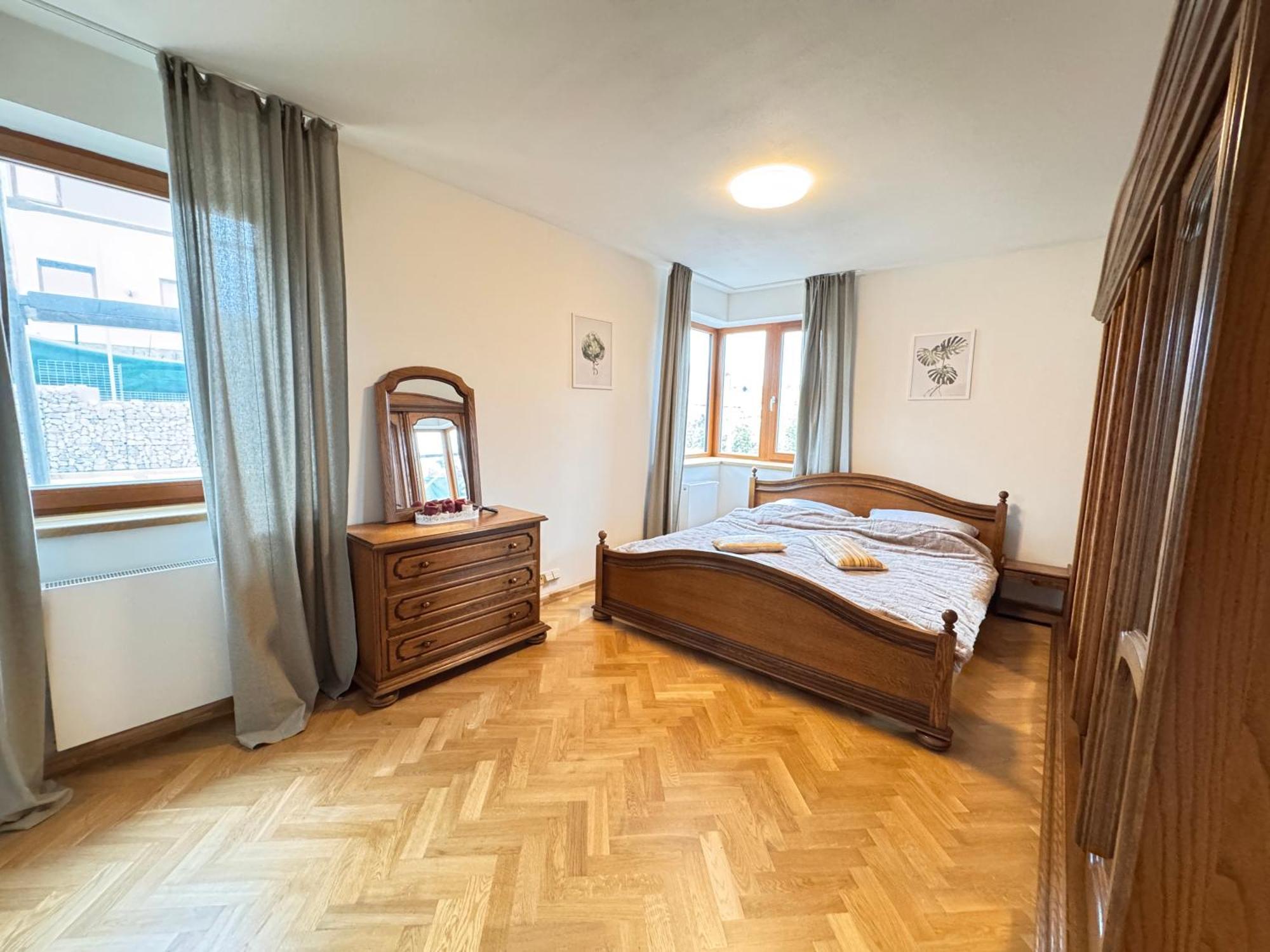 Familyvilla, New 4 Luxury Big Apartments, Parking *