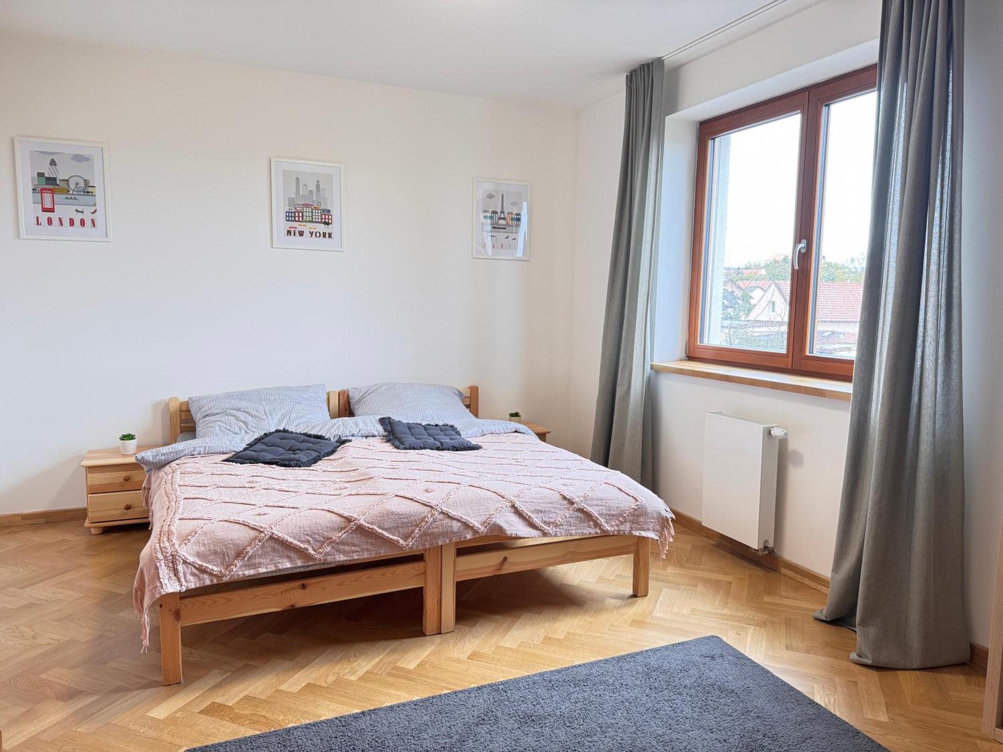 Familyvilla, New 4 Luxury Big Apartments, Parking Prag