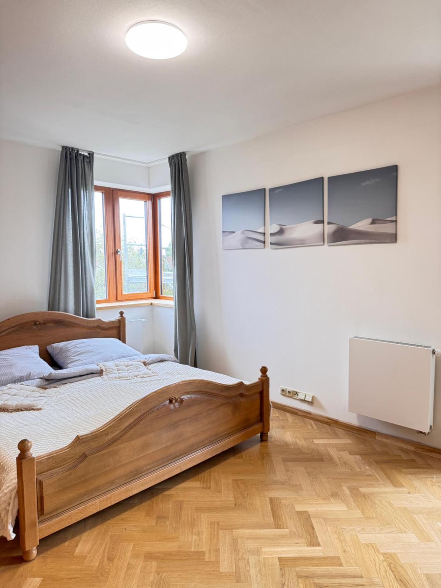 Familyvilla, New 4 Luxury Big Apartments, Parking Prag