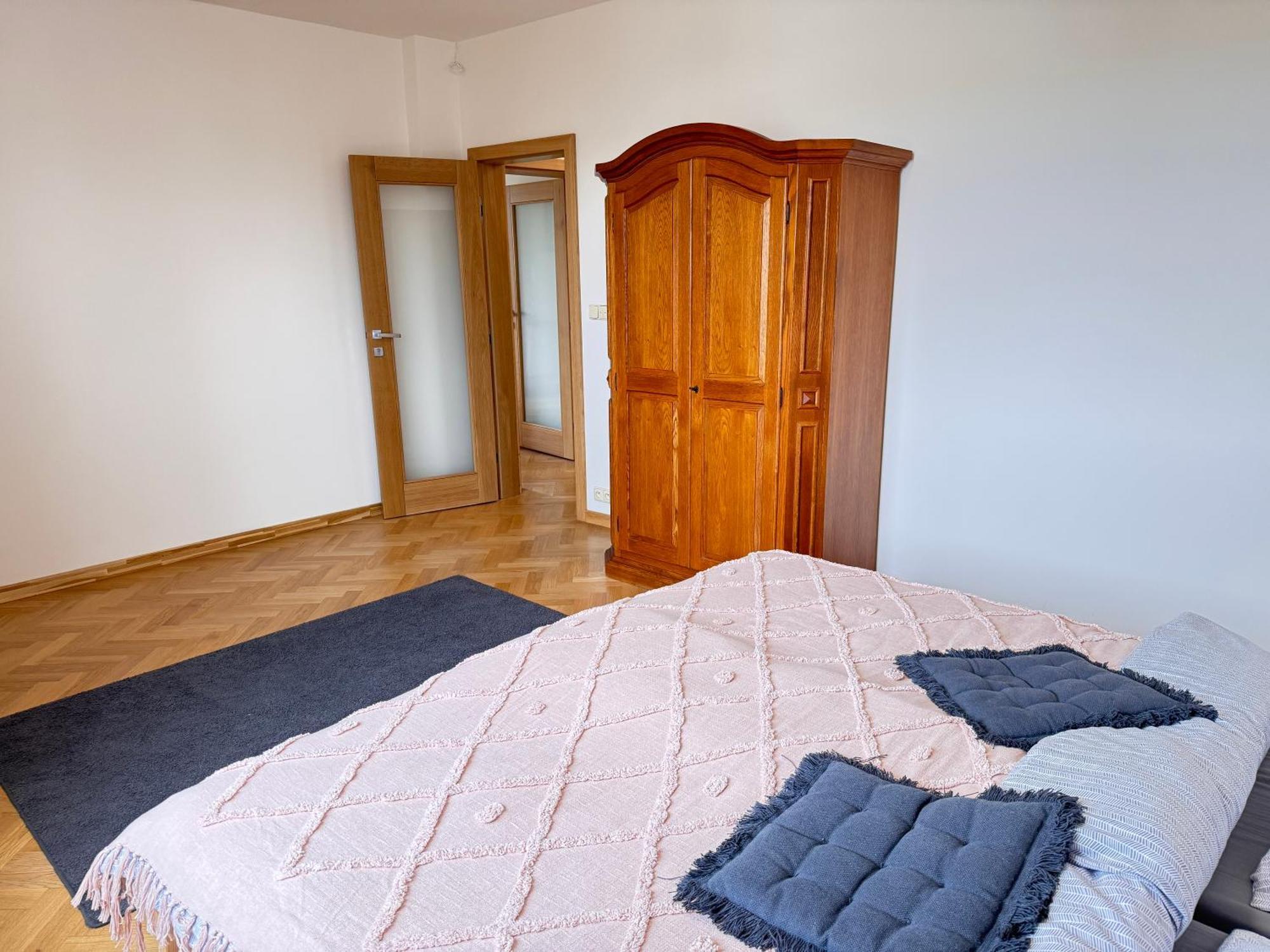 Familyvilla, New 4 Luxury Big Apartments, Parking