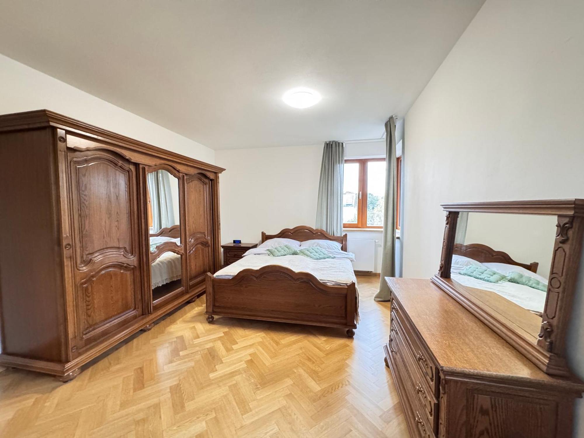 Familyvilla, New 4 Luxury Big Apartments, Parking *