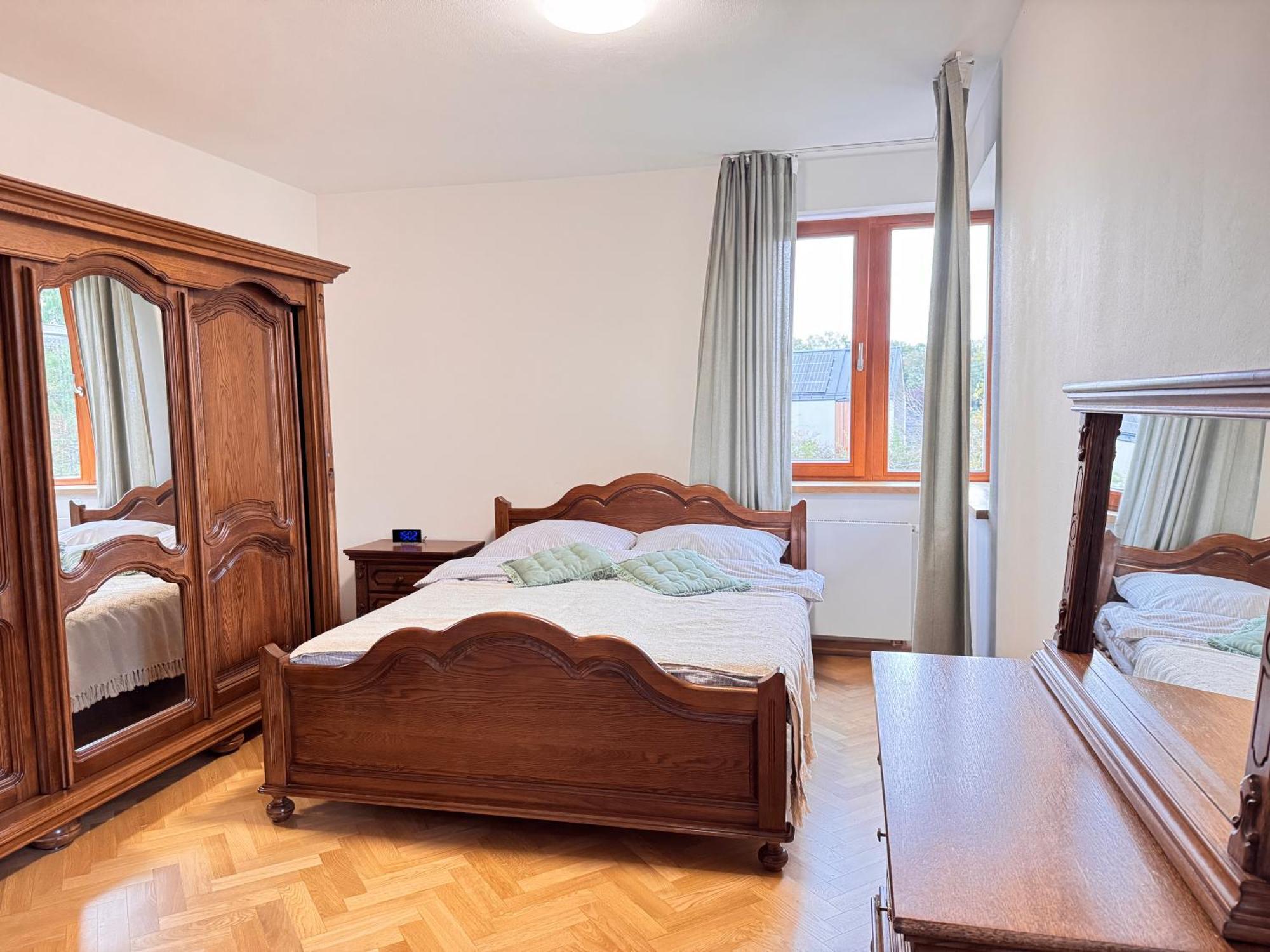Familyvilla, New 4 Luxury Big Apartments, Parking