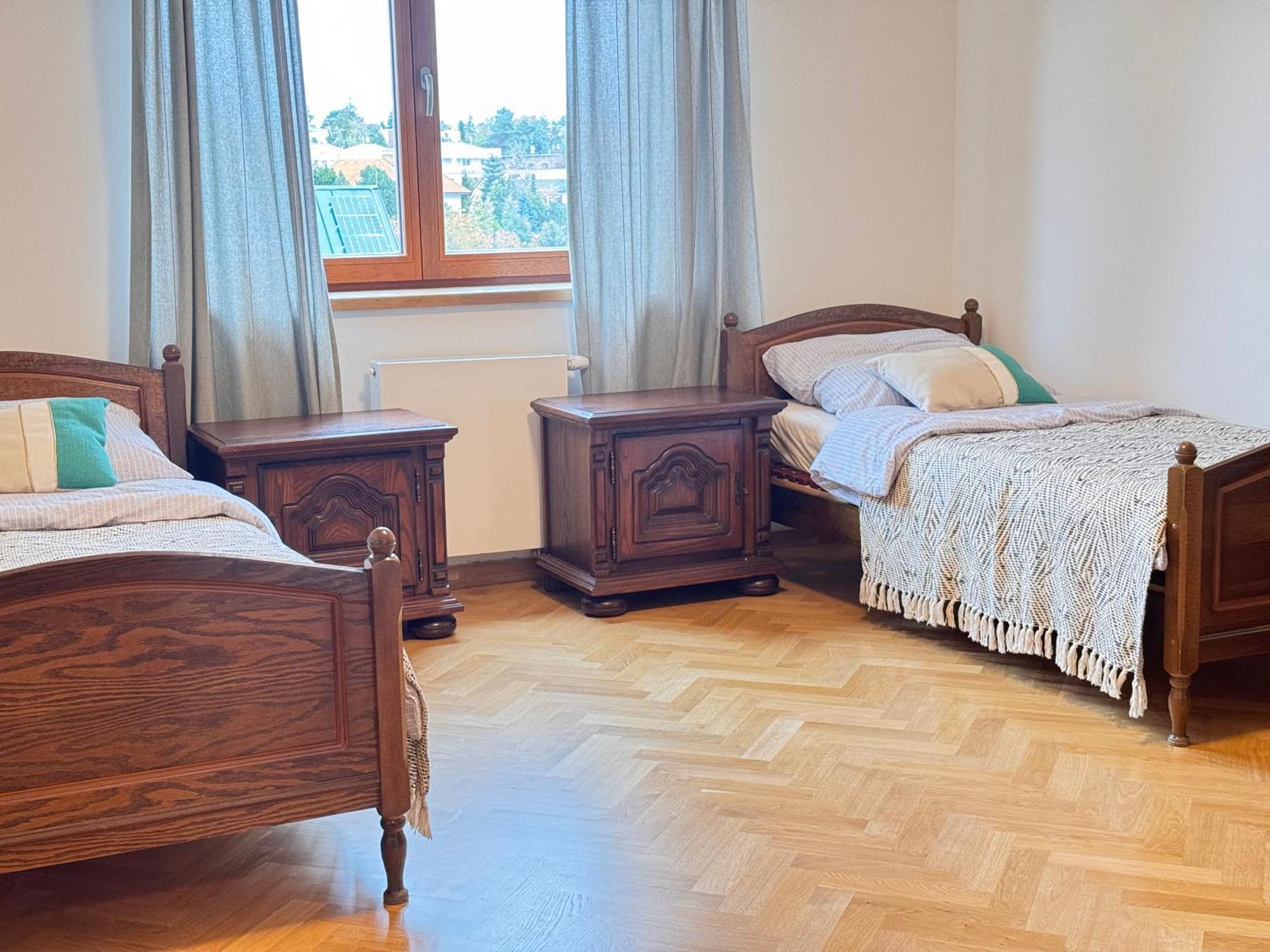 Familyvilla, New 4 Luxury Big Apartments, Parking Apartment Prag