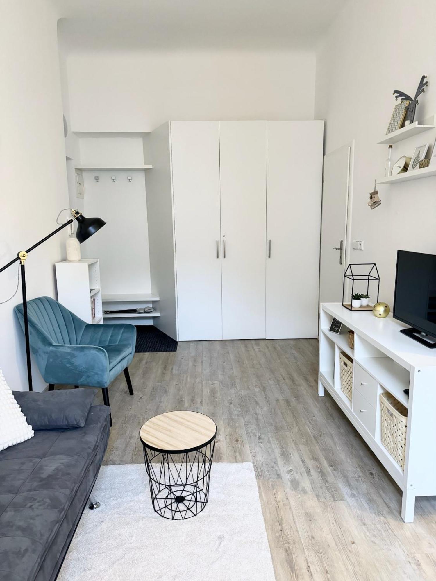 Apartment By Charles Bridge Prag
