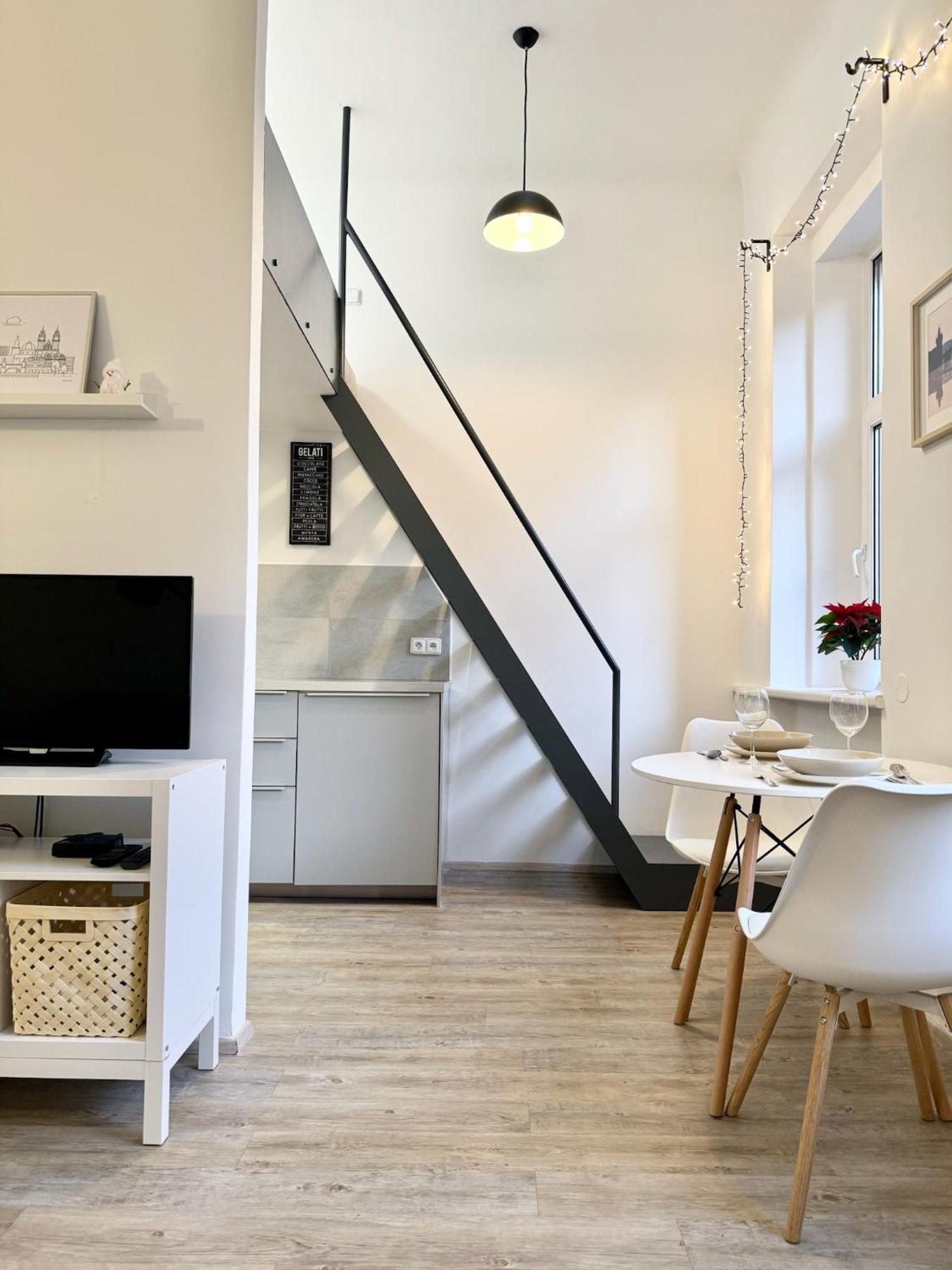 Apartment By Charles Bridge Prag