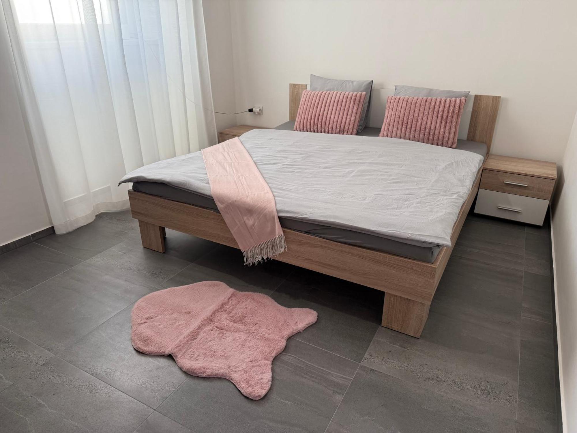 72m2 Private Garden Parking Free * Prag