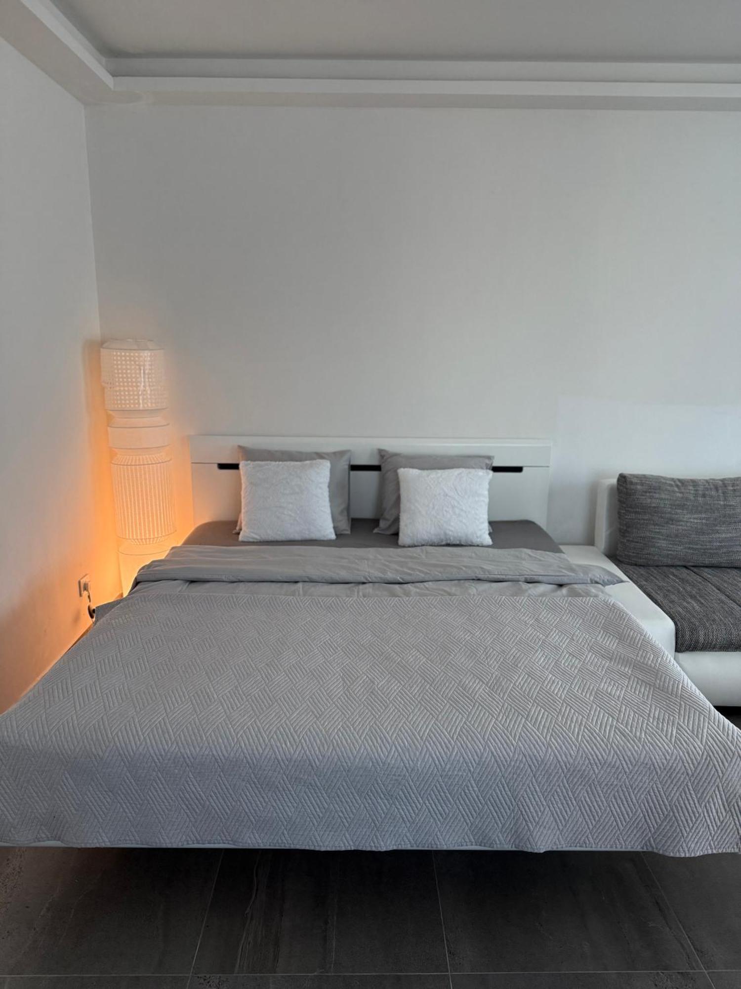 Apartment 72m2 Private Garden Parking Free Prag