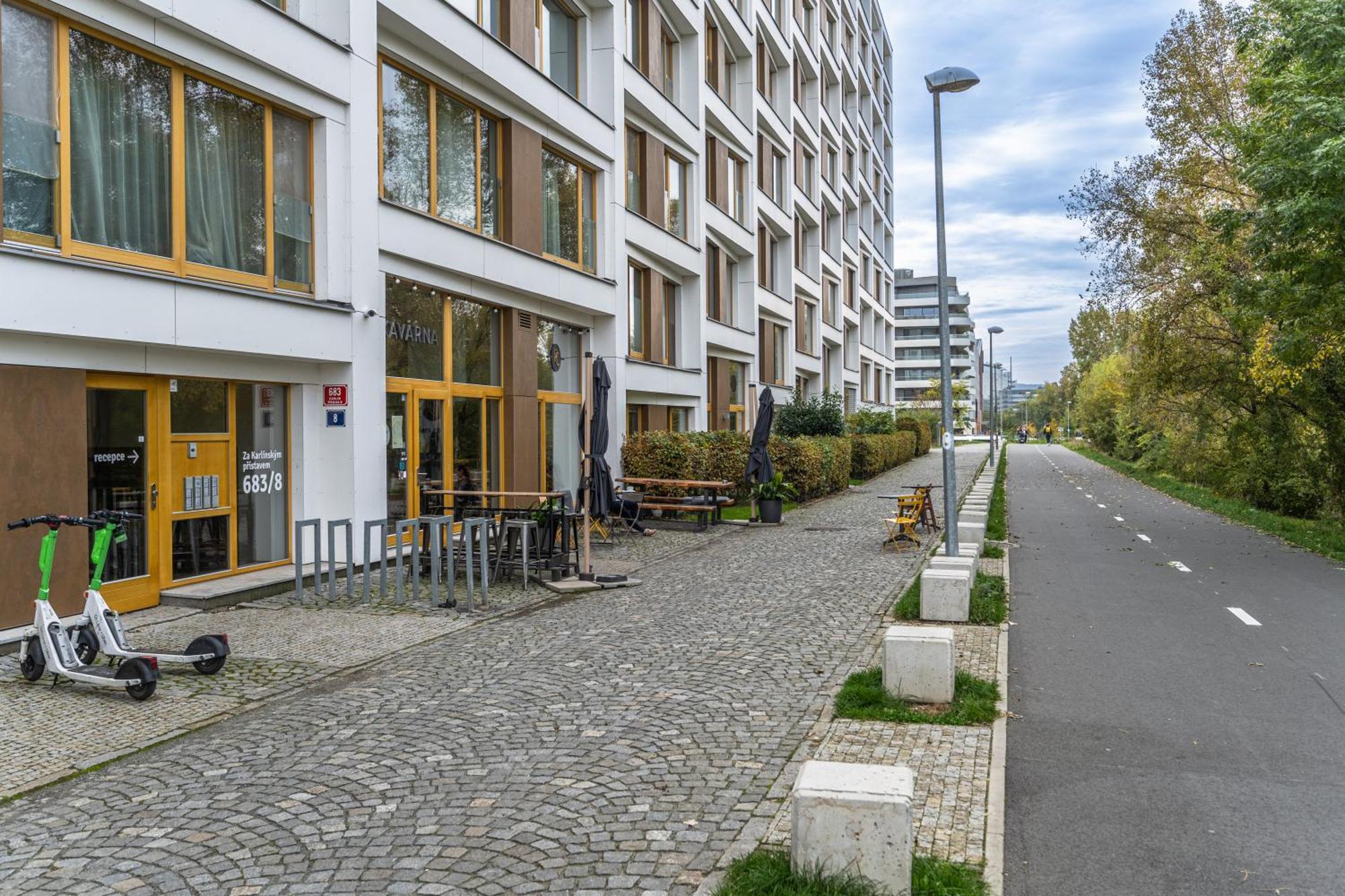 Wishlist Residences - Karlin Free Parking Lägenhet *