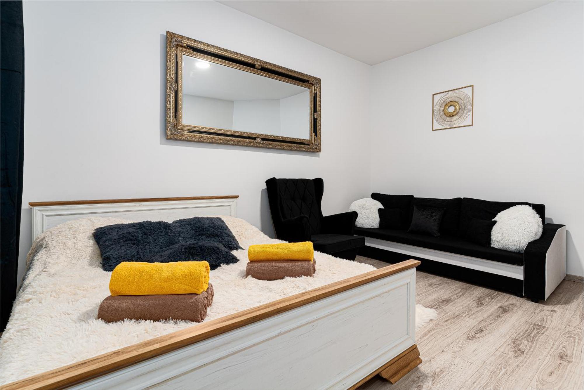 Golden Lion Apartment *