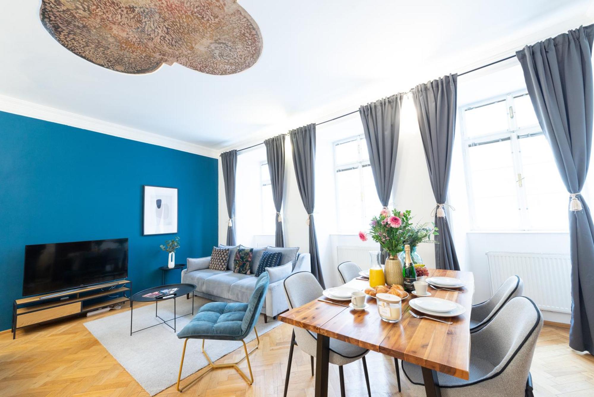 Price & Location - Historic Square Residency Prag