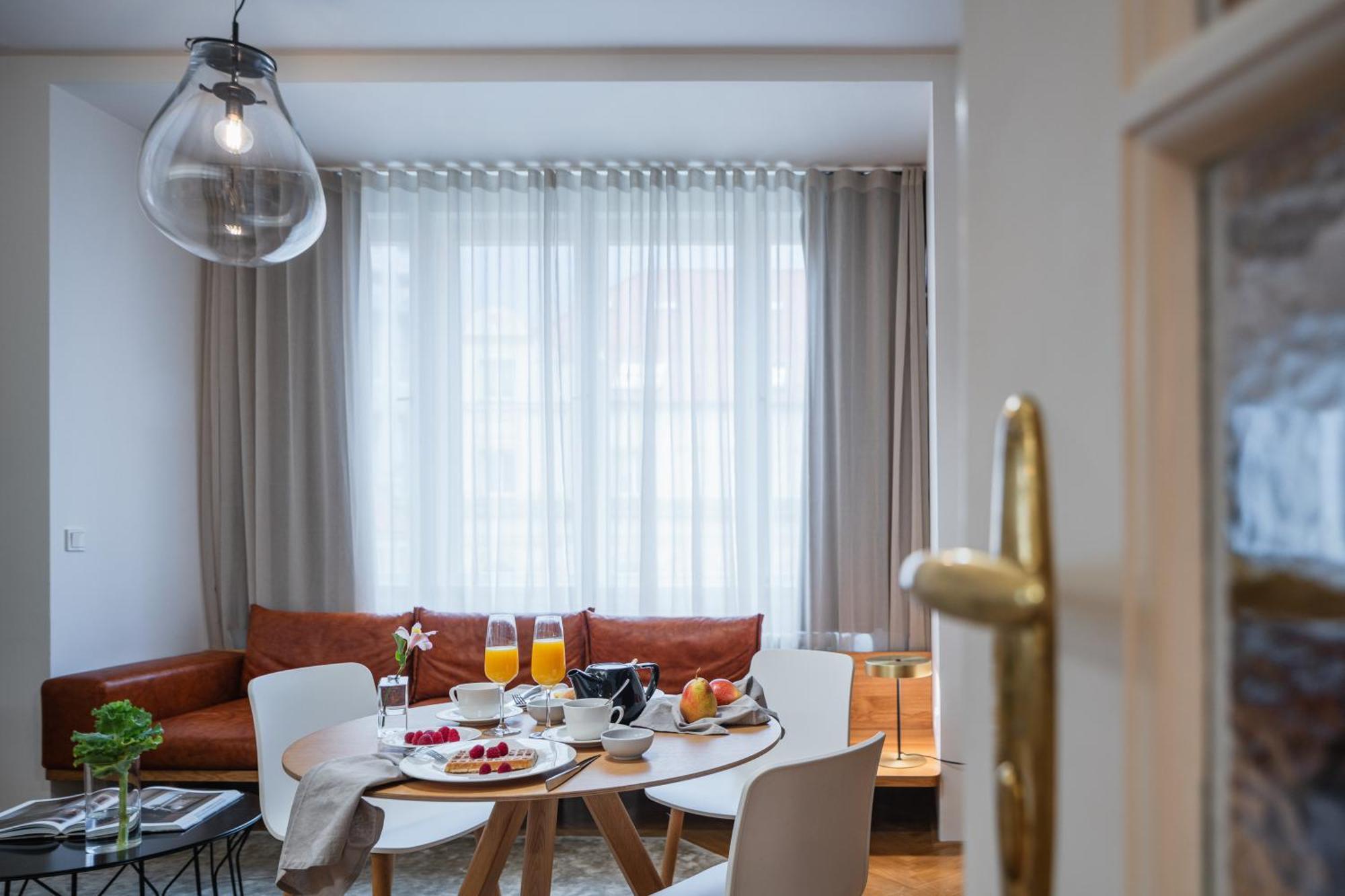 Days - Luxury In Hip Area - 
