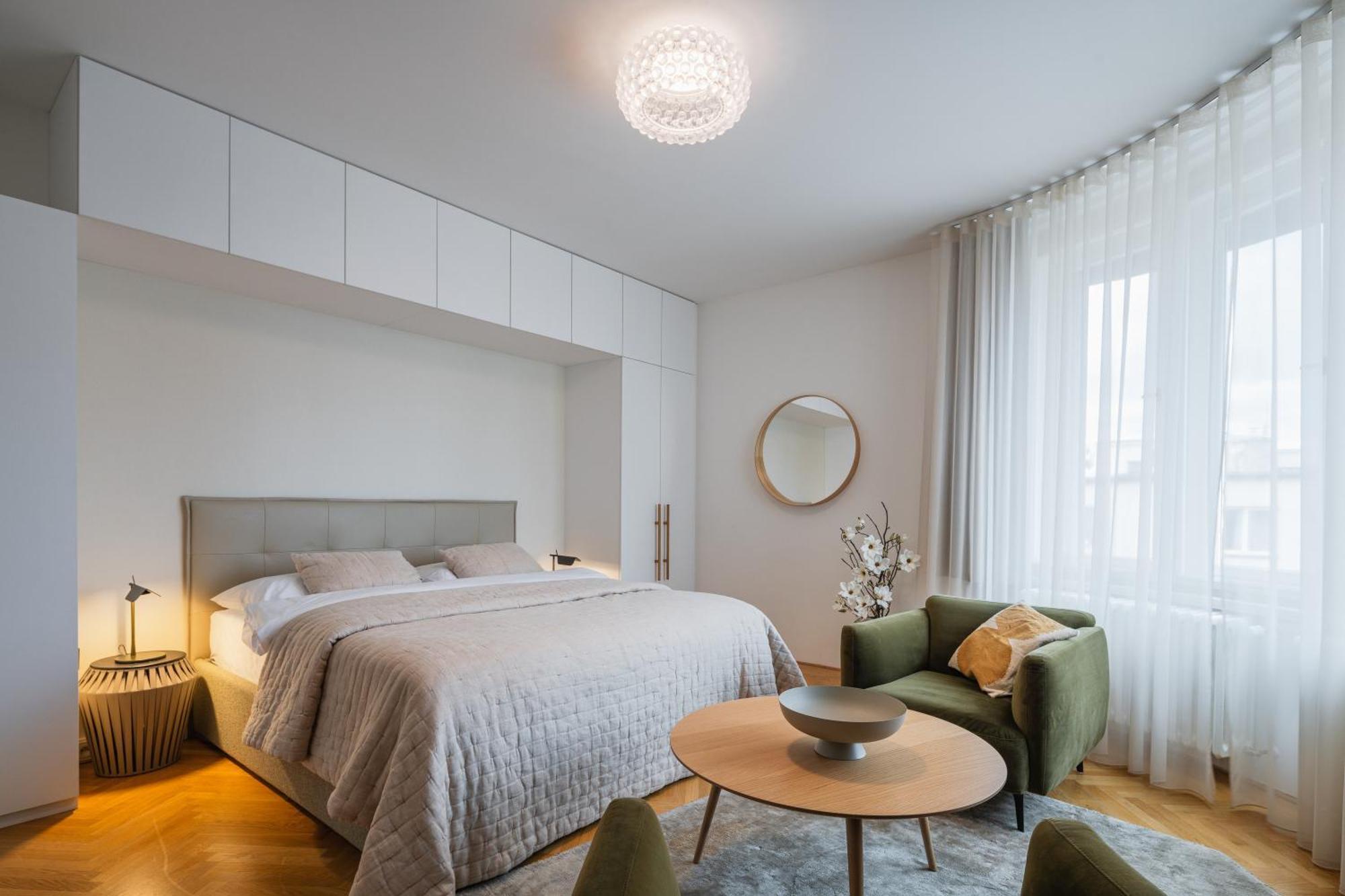 Days - Luxury In Hip Area - 
