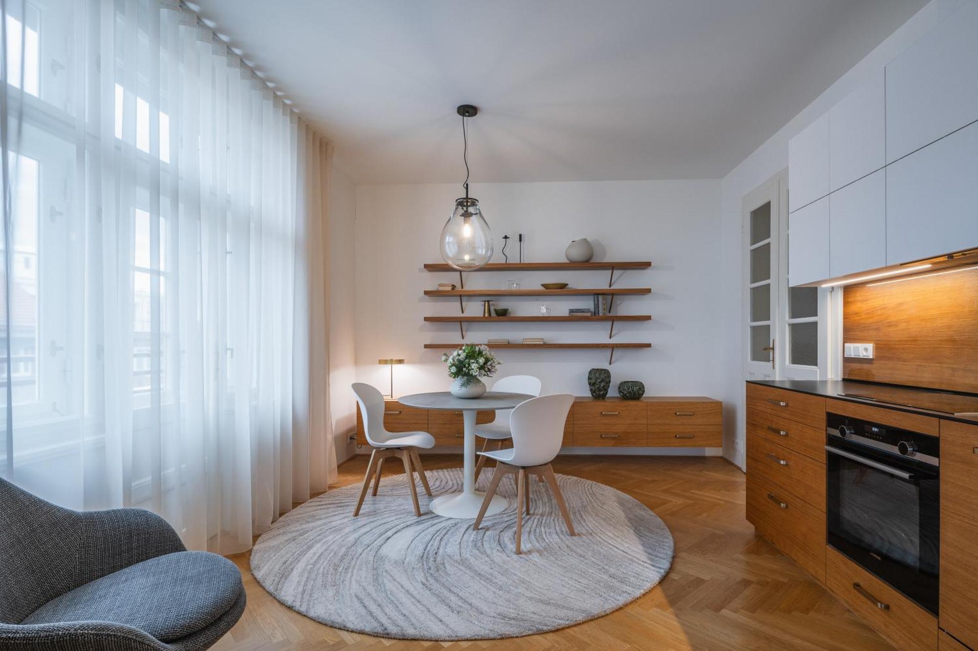 Days - Luxury In Hip Area - 