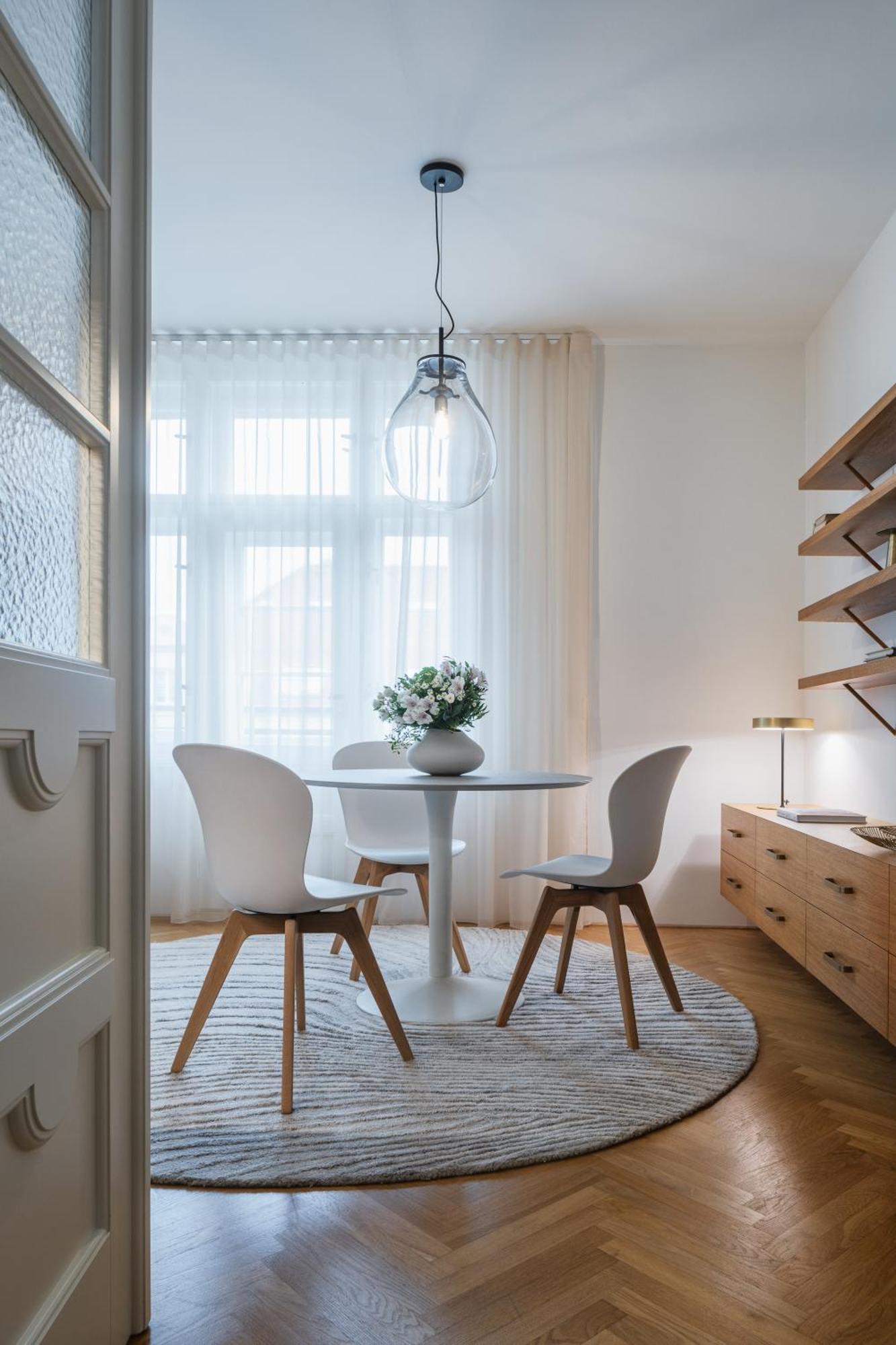Days - Luxury In Hip Area - 