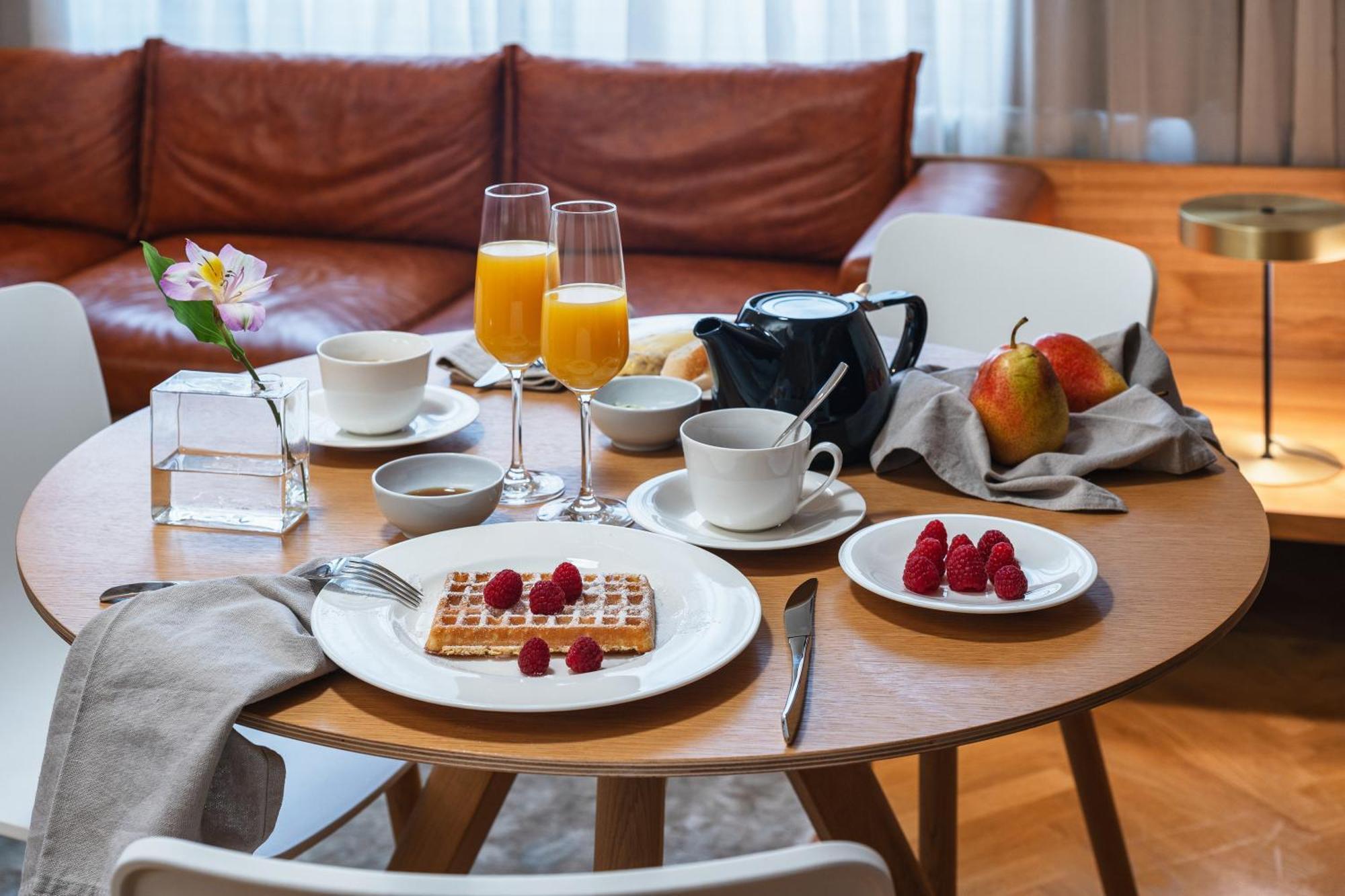 Days - Luxury In Hip Area - 