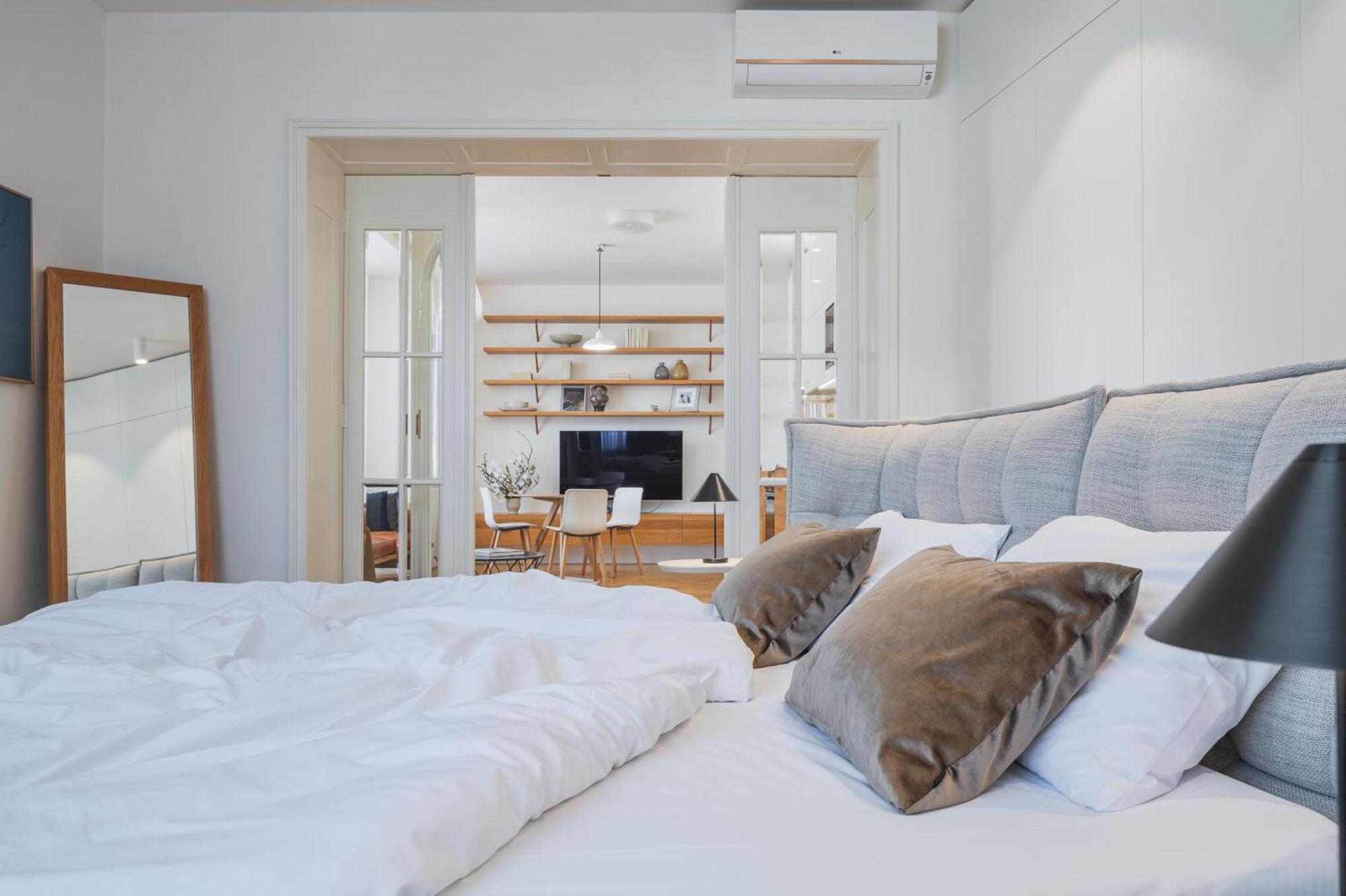 Days - Luxury In Hip Area - 