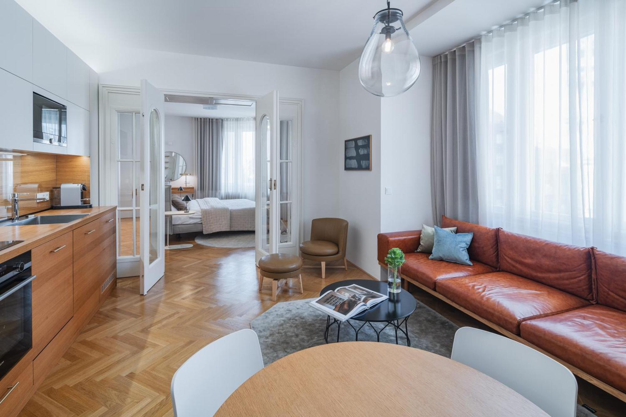 Days - Luxury In Hip Area - 