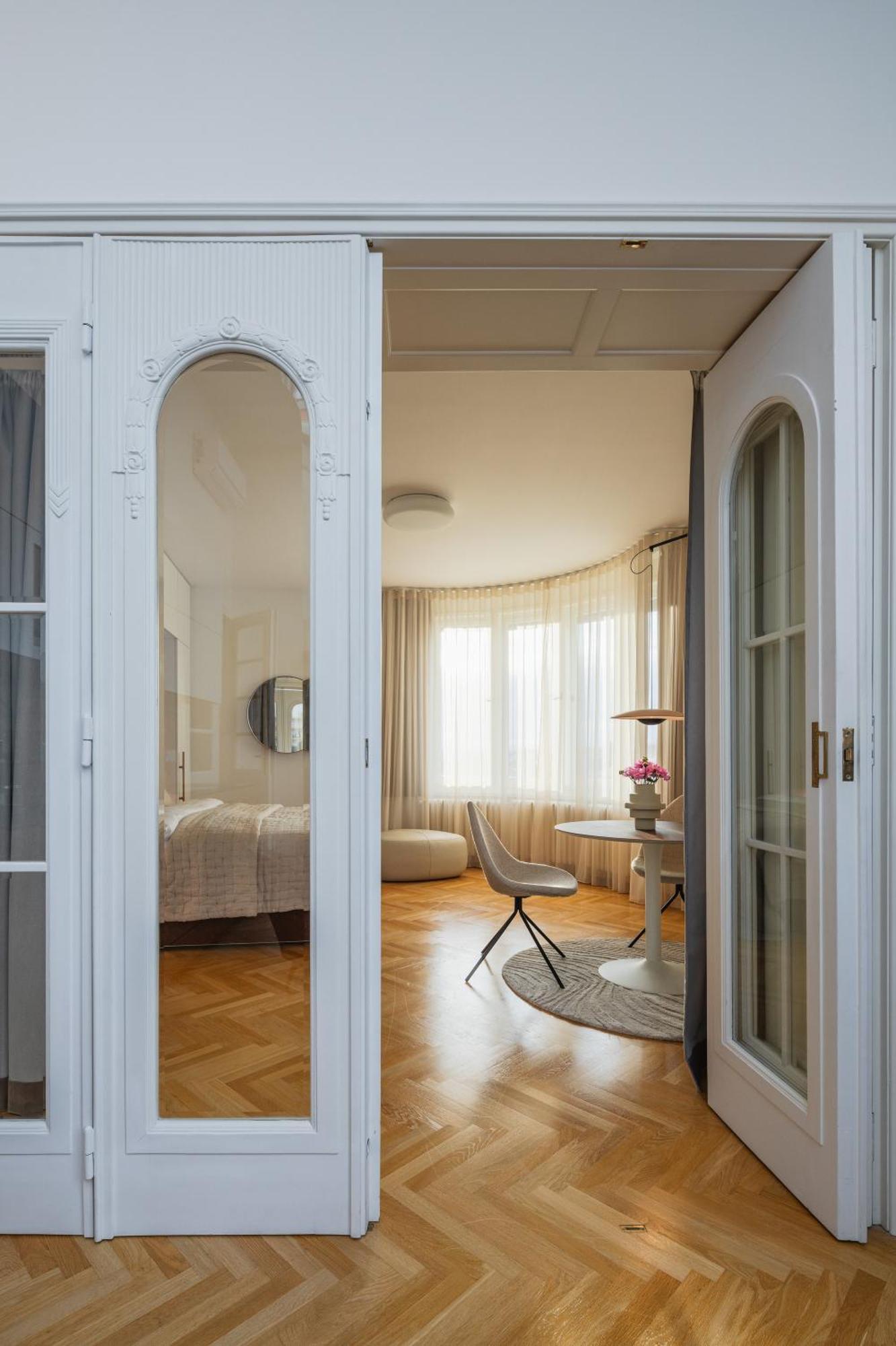 Days - Luxury In Hip Area - 