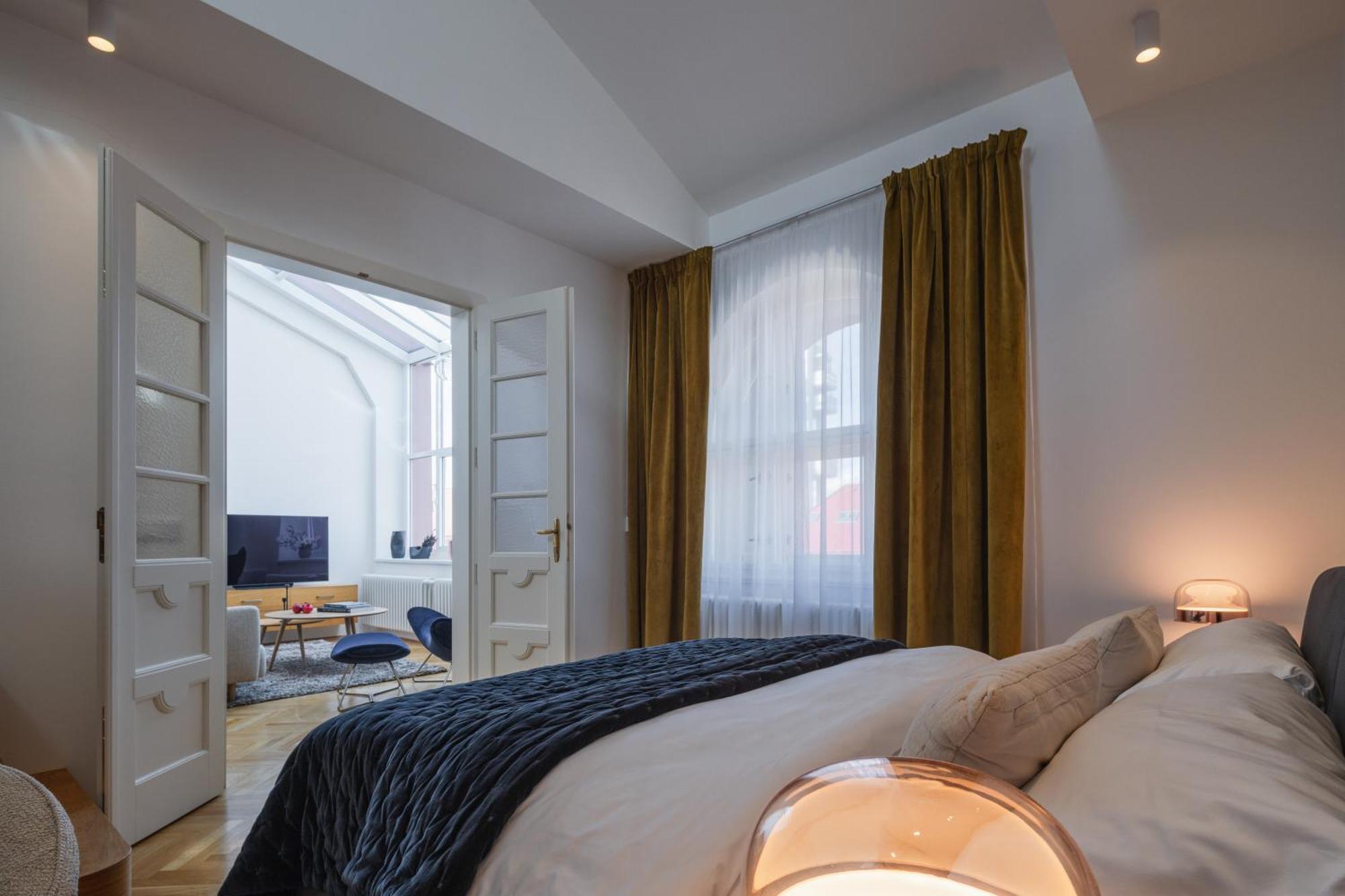Days - Luxury In Hip Area - 