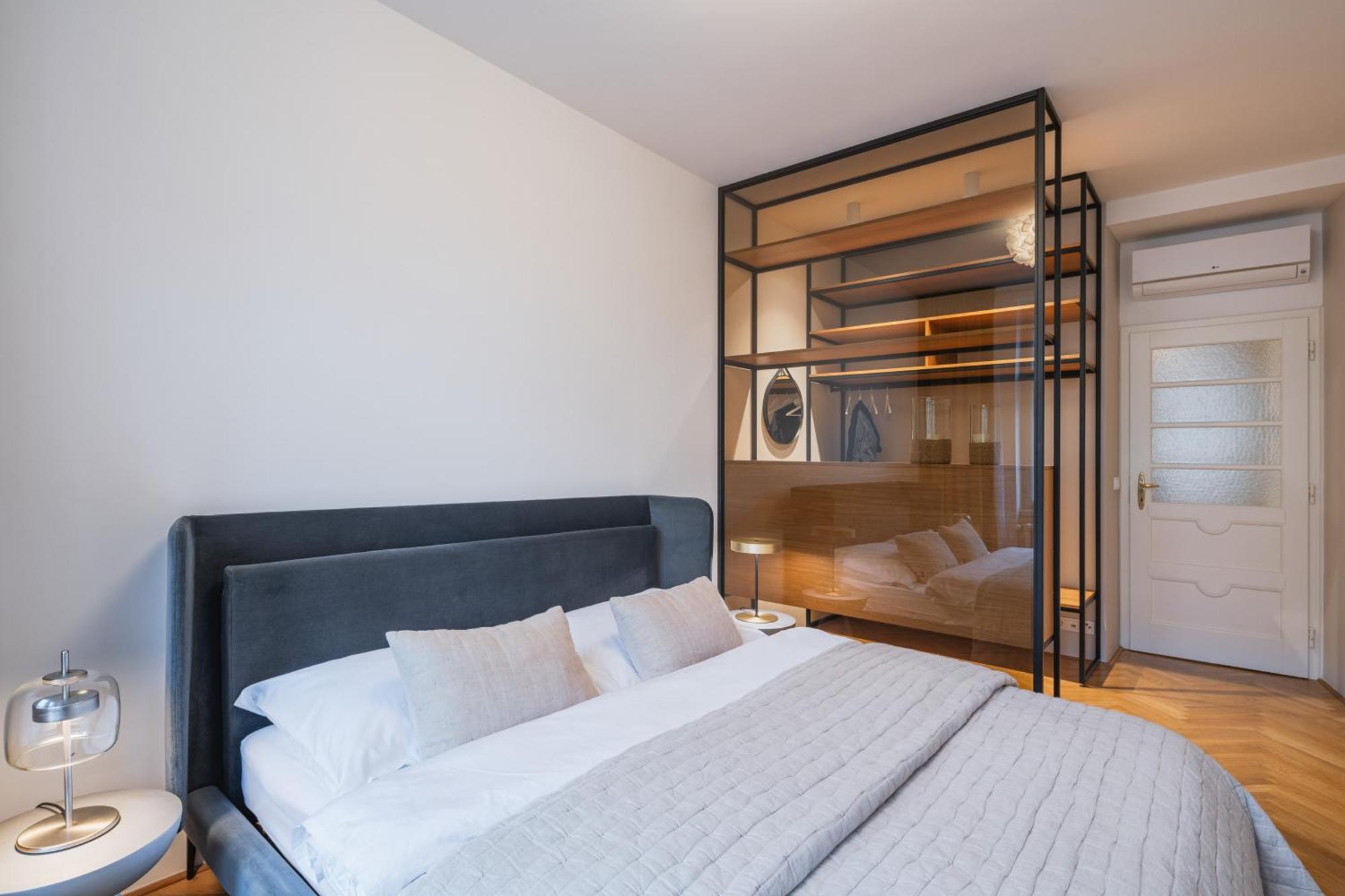 Days - Luxury In Hip Area - 